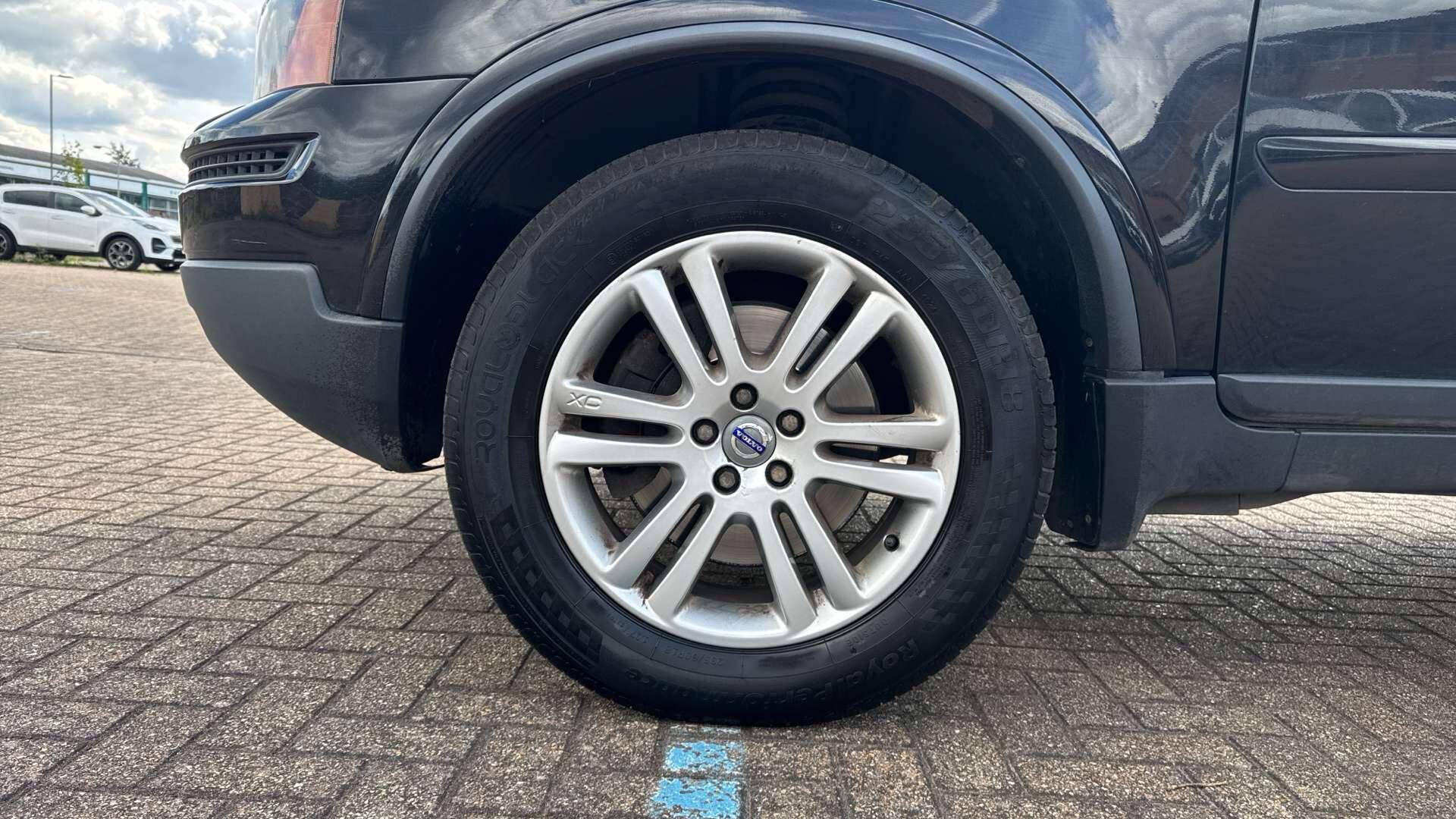 Volvo XC90 - Image 8