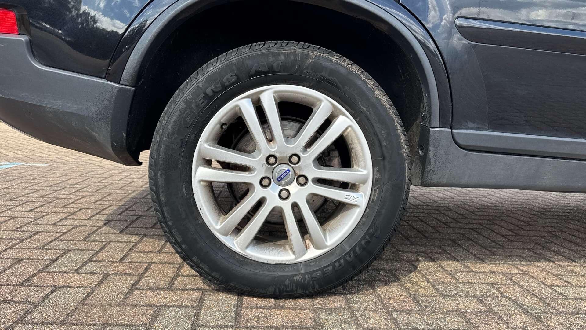 Volvo XC90 - Image 10