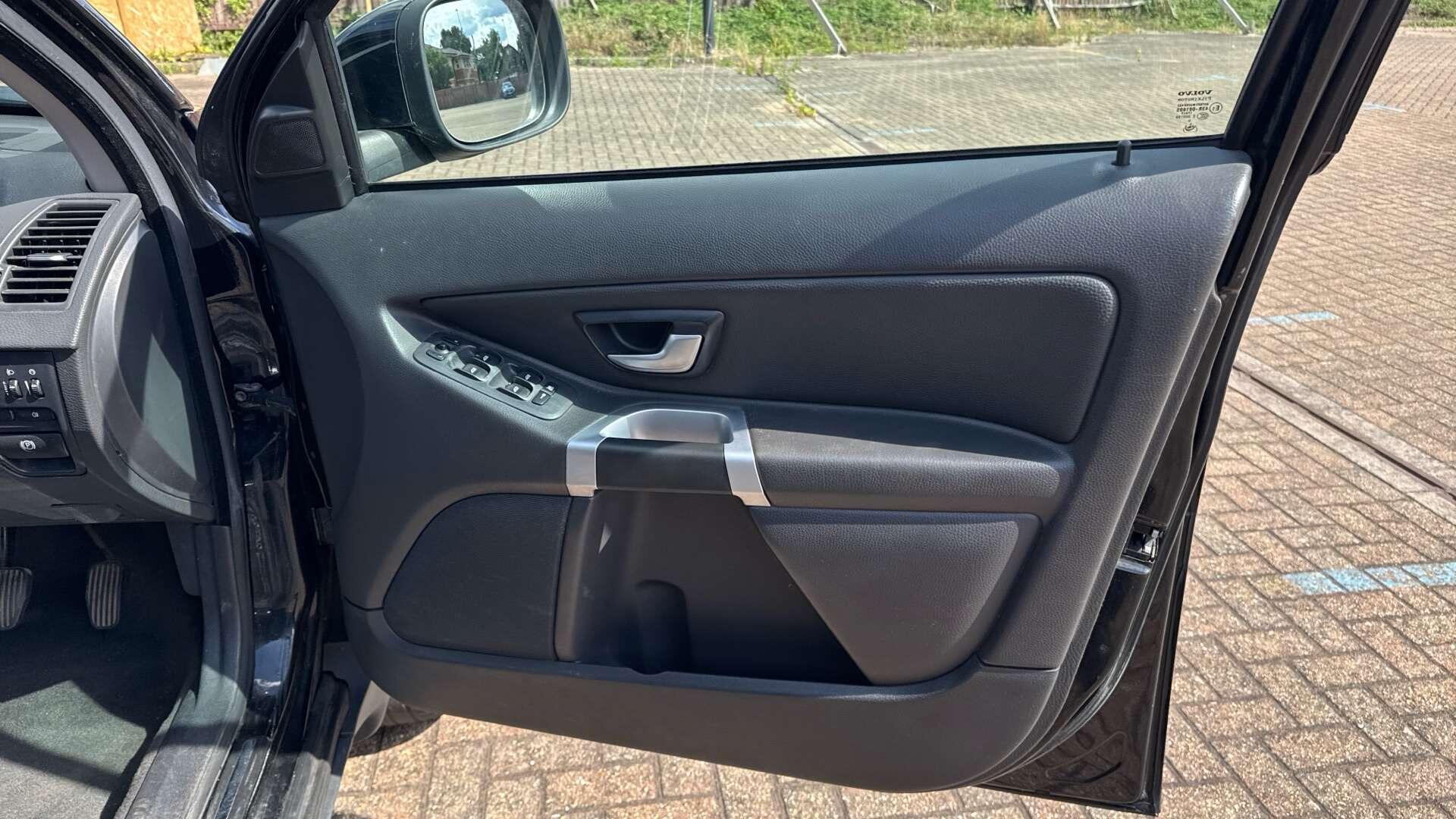 Volvo XC90 - Image 13