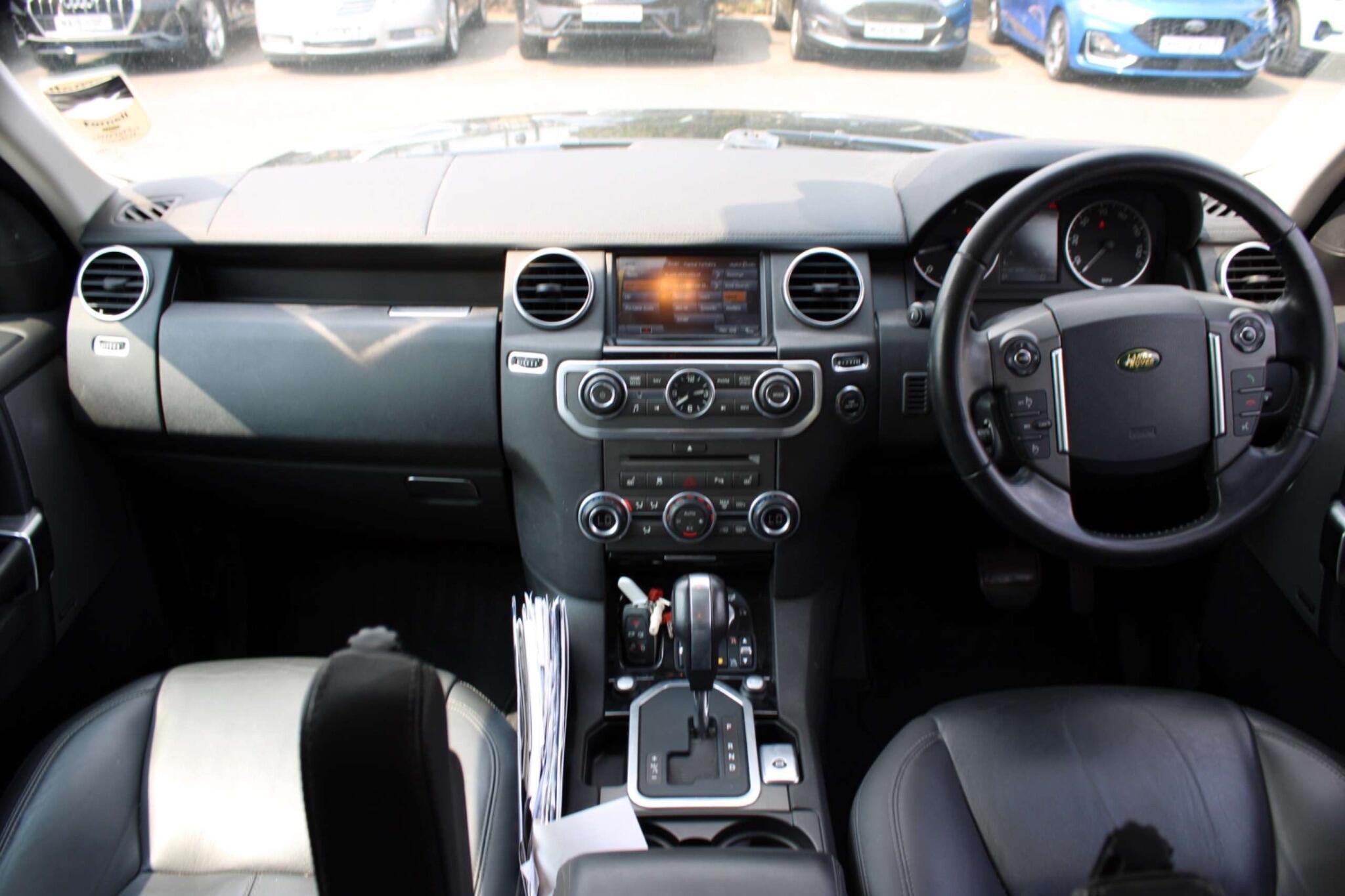 Land Rover DISCOVERY 4 - Image 12