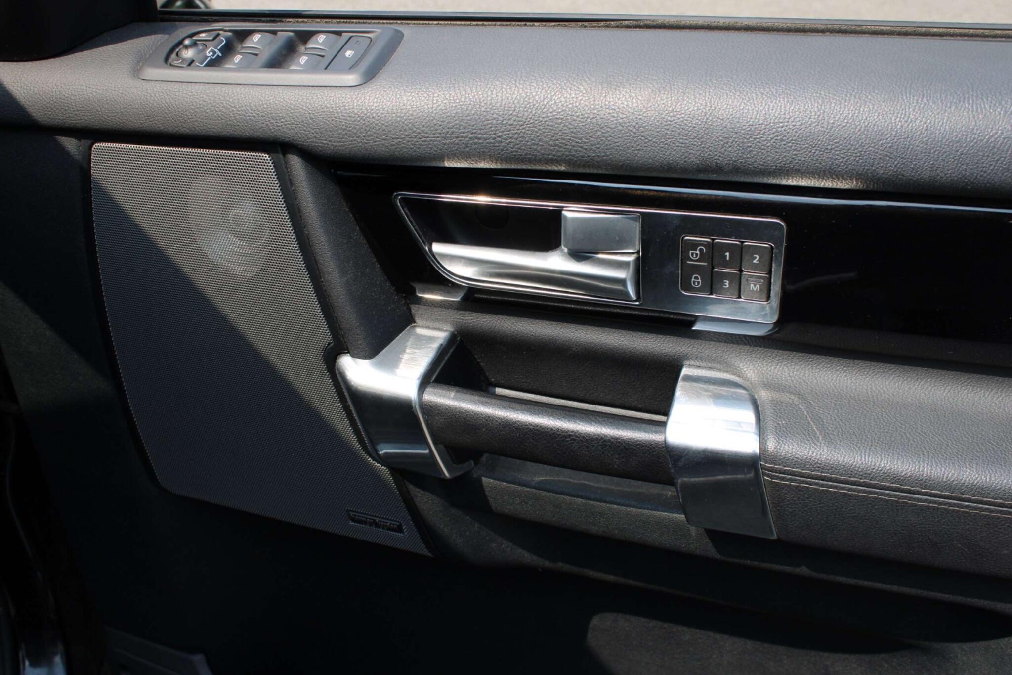 Land Rover DISCOVERY 4 - Image 13