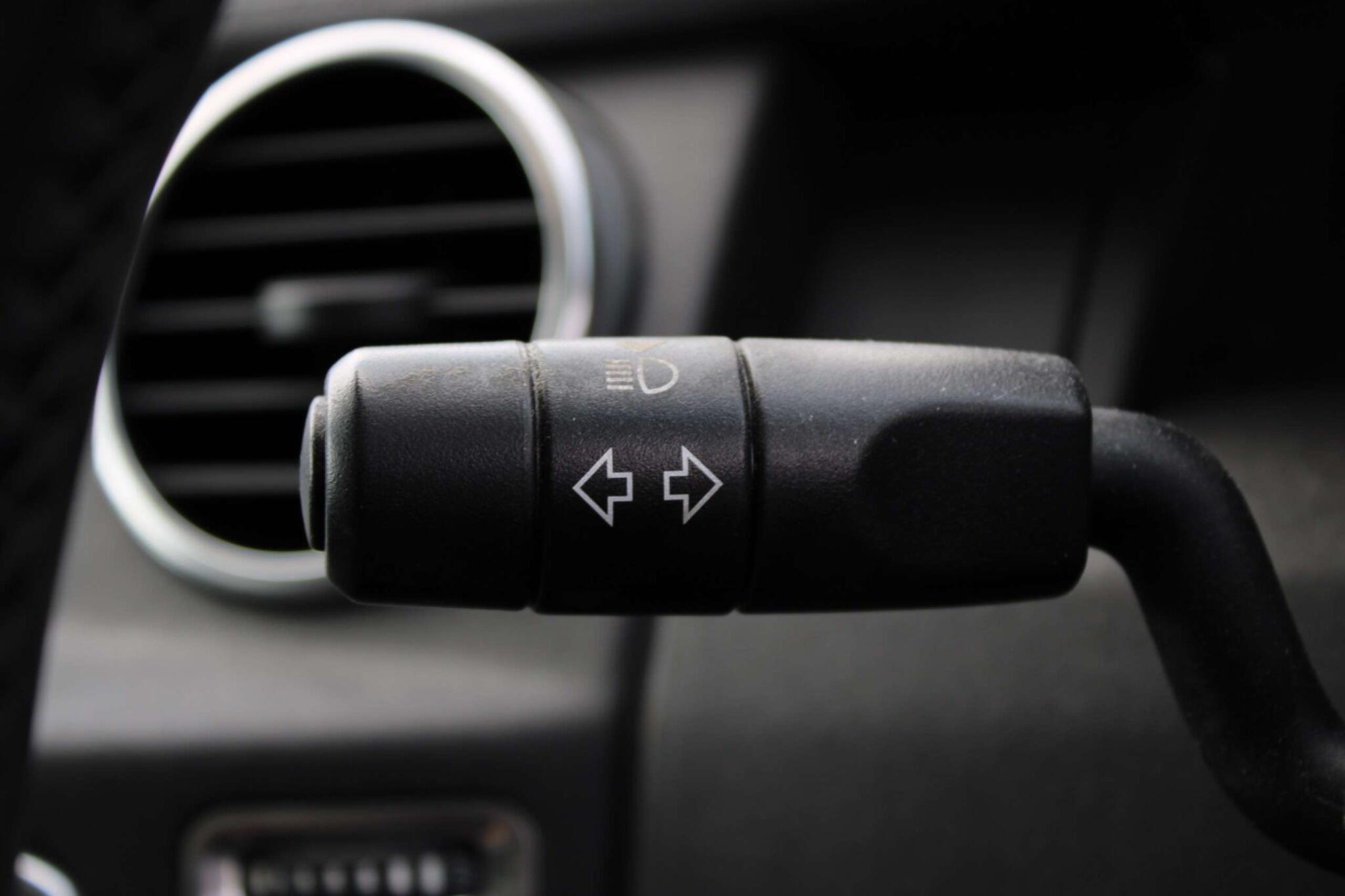 Land Rover DISCOVERY 4 - Image 18