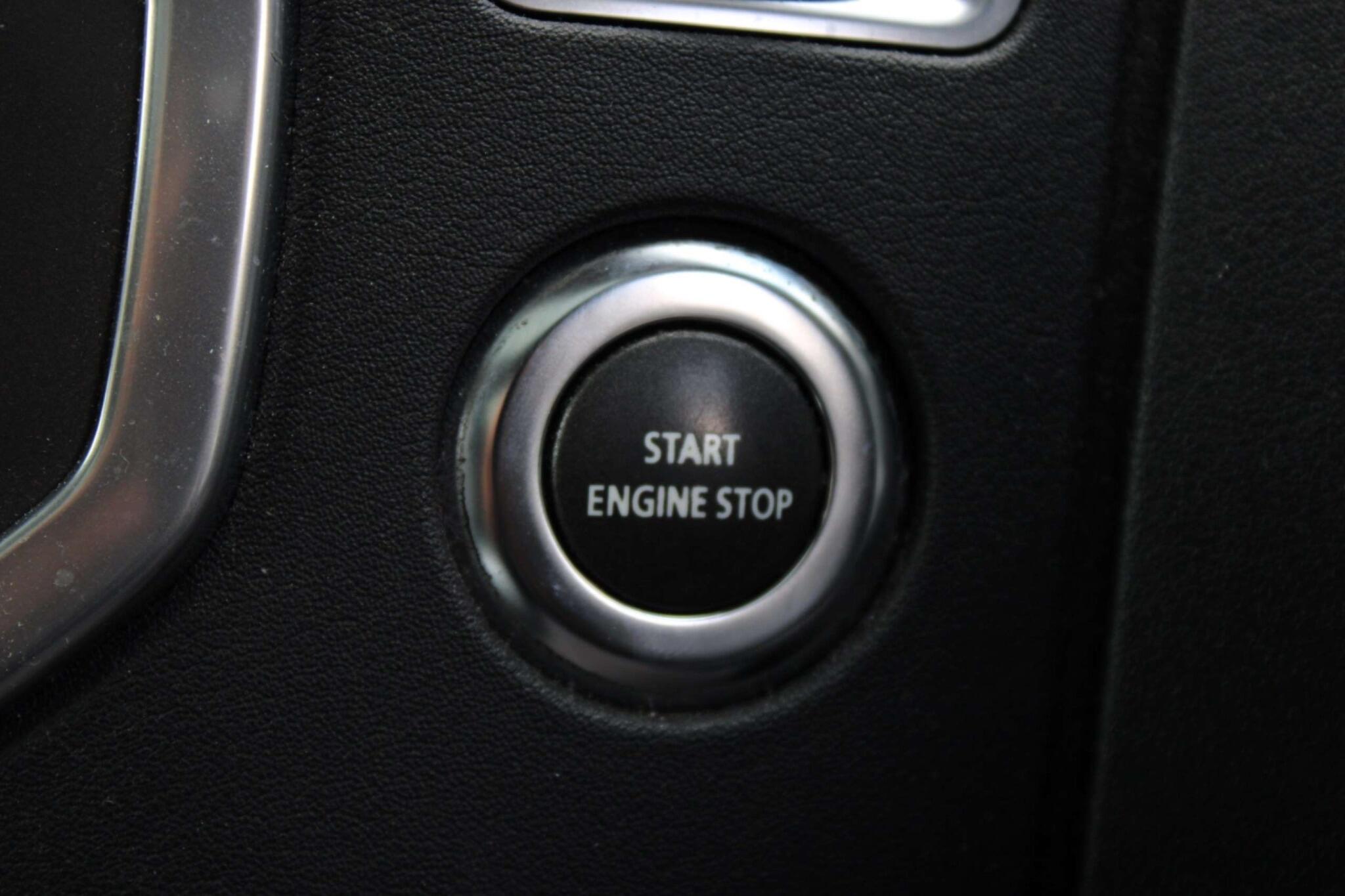 Land Rover DISCOVERY 4 - Image 23