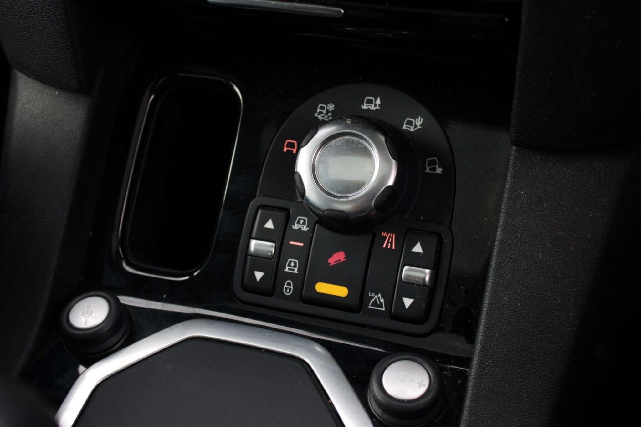 Land Rover DISCOVERY 4 - Image 28