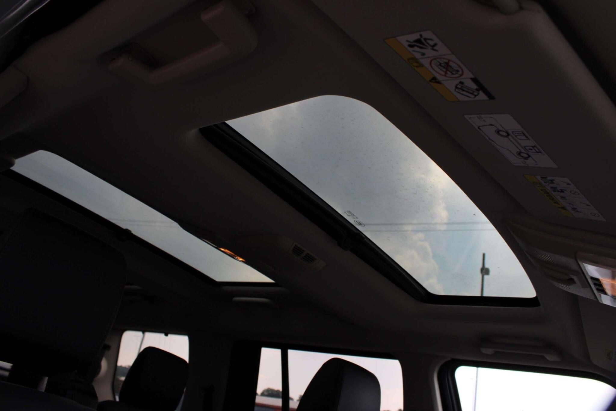 Land Rover DISCOVERY 4 - Image 30