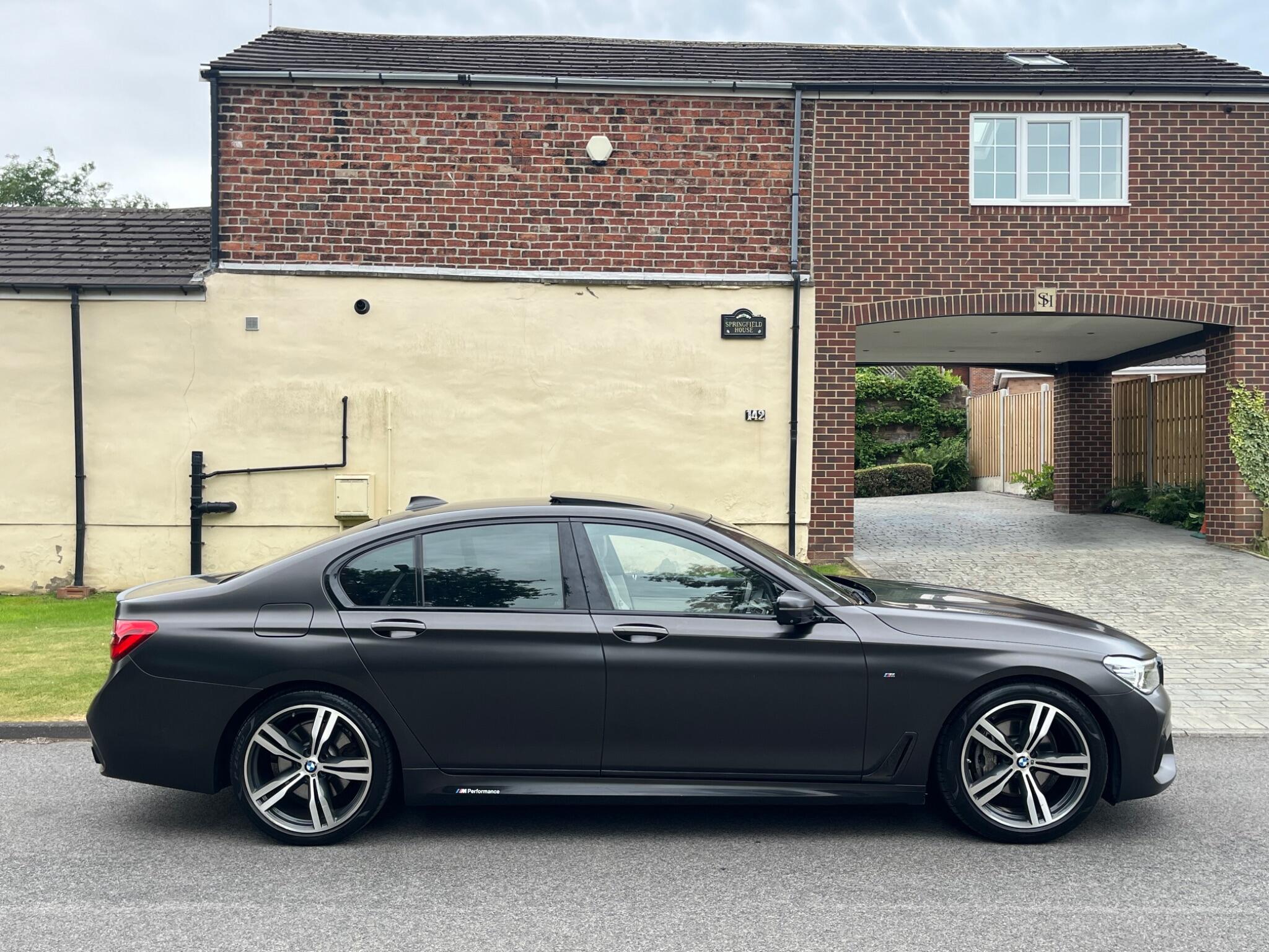 BMW 7 Series - Image 9