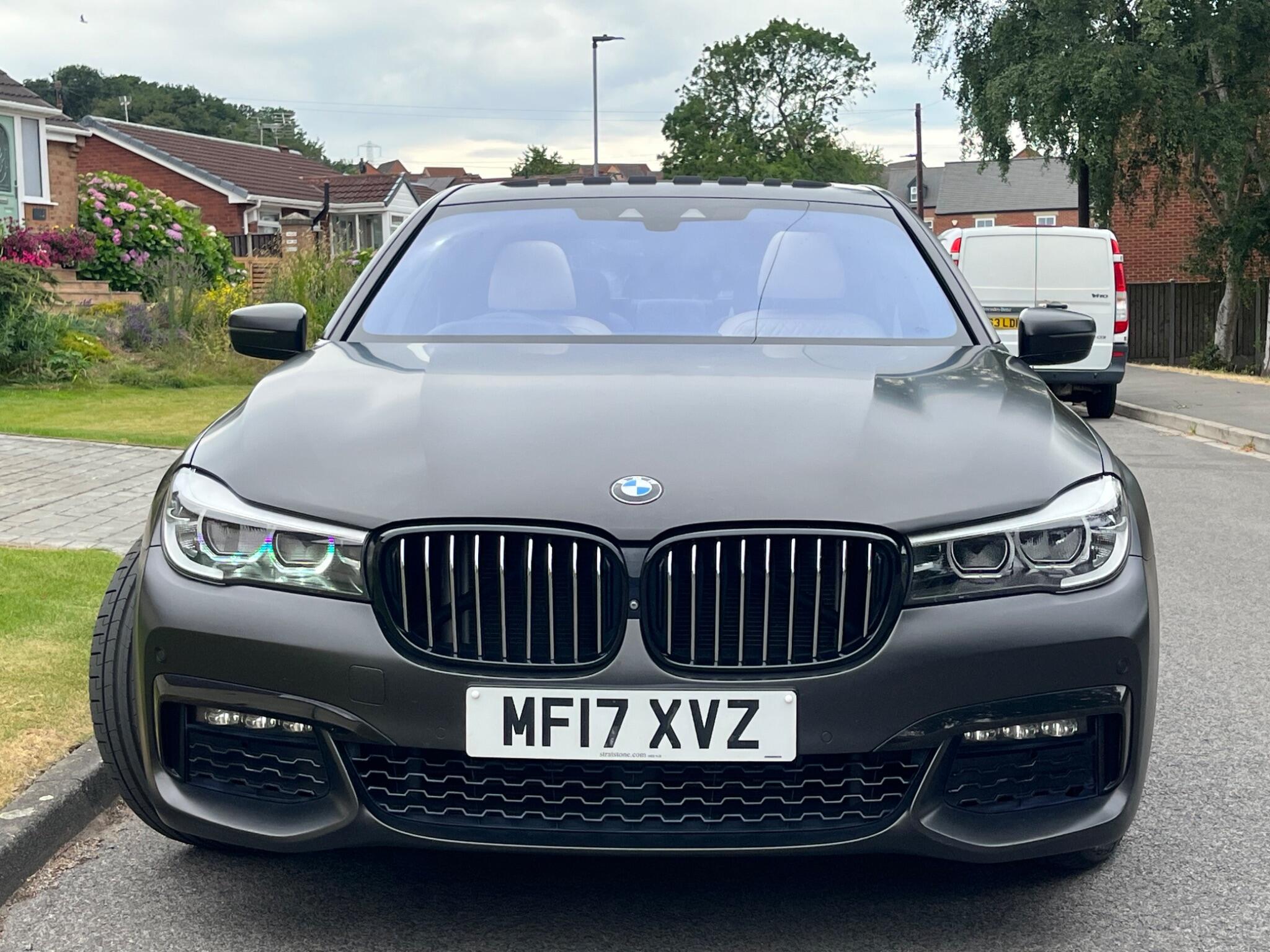 BMW 7 Series - Image 10