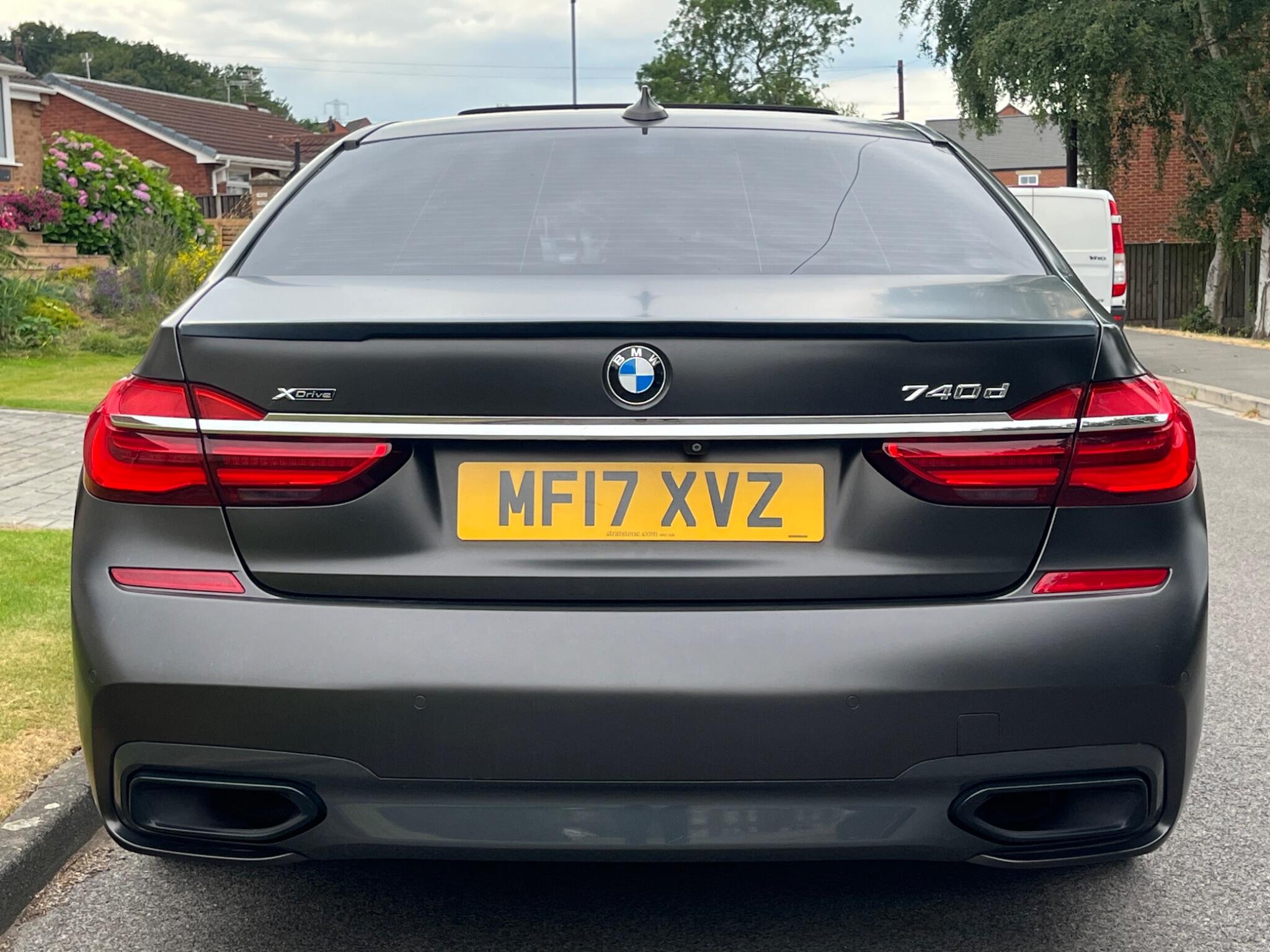 BMW 7 Series - Image 11