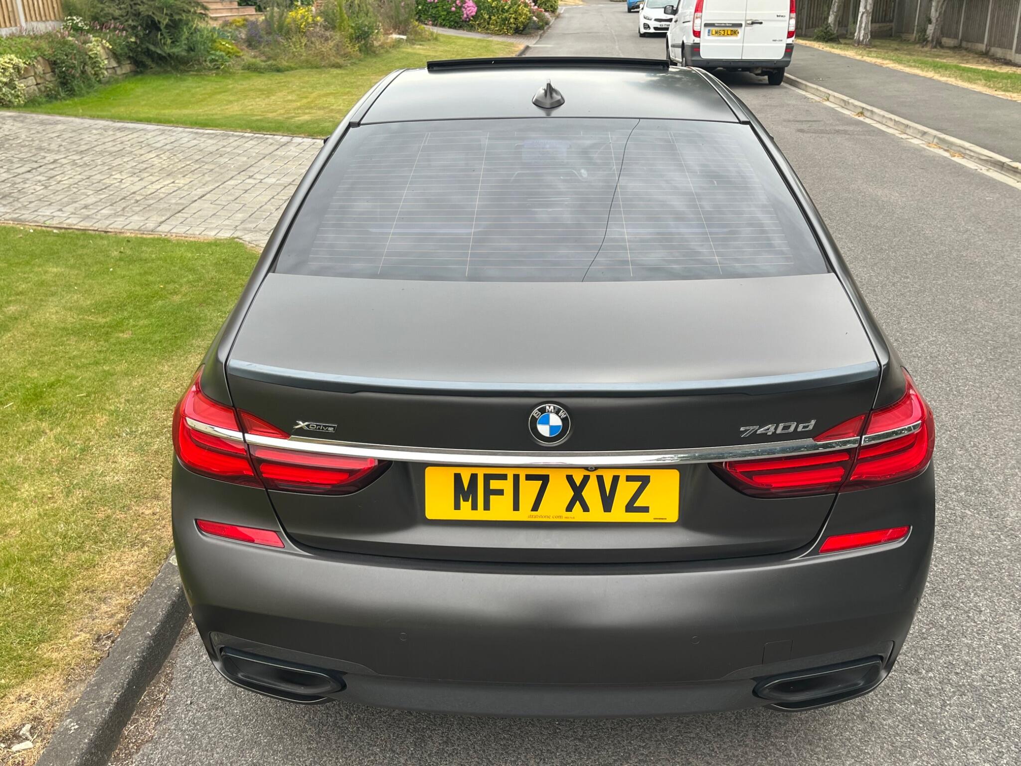 BMW 7 Series - Image 25