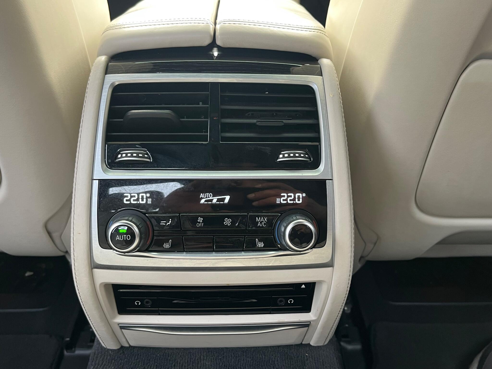 BMW 7 Series - Image 32