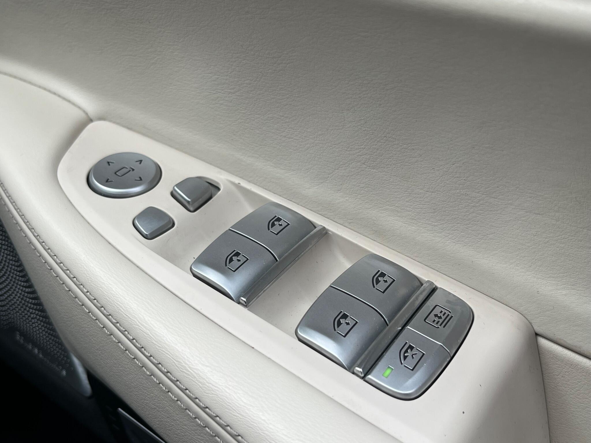 BMW 7 Series - Image 40