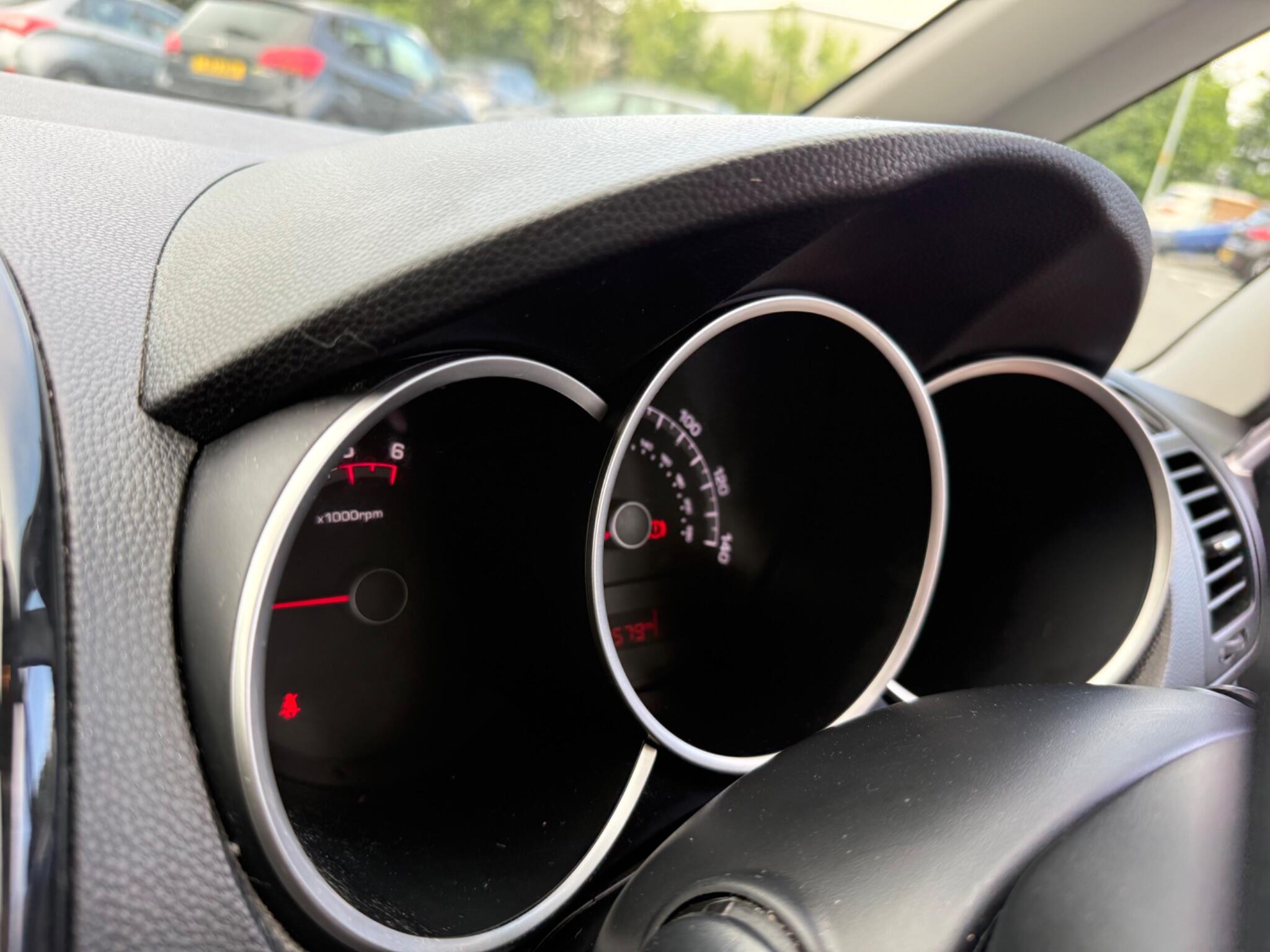 Kia Venga - Image 11