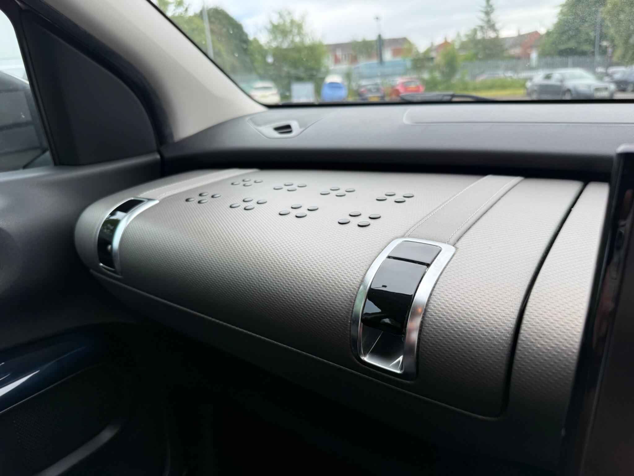 Citroen C4 Cactus - Image 17