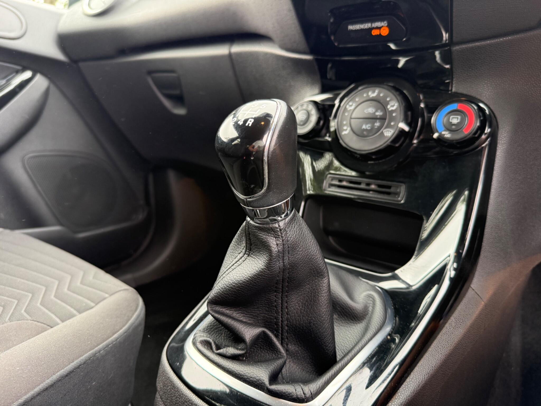 Ford Fiesta - Image 12