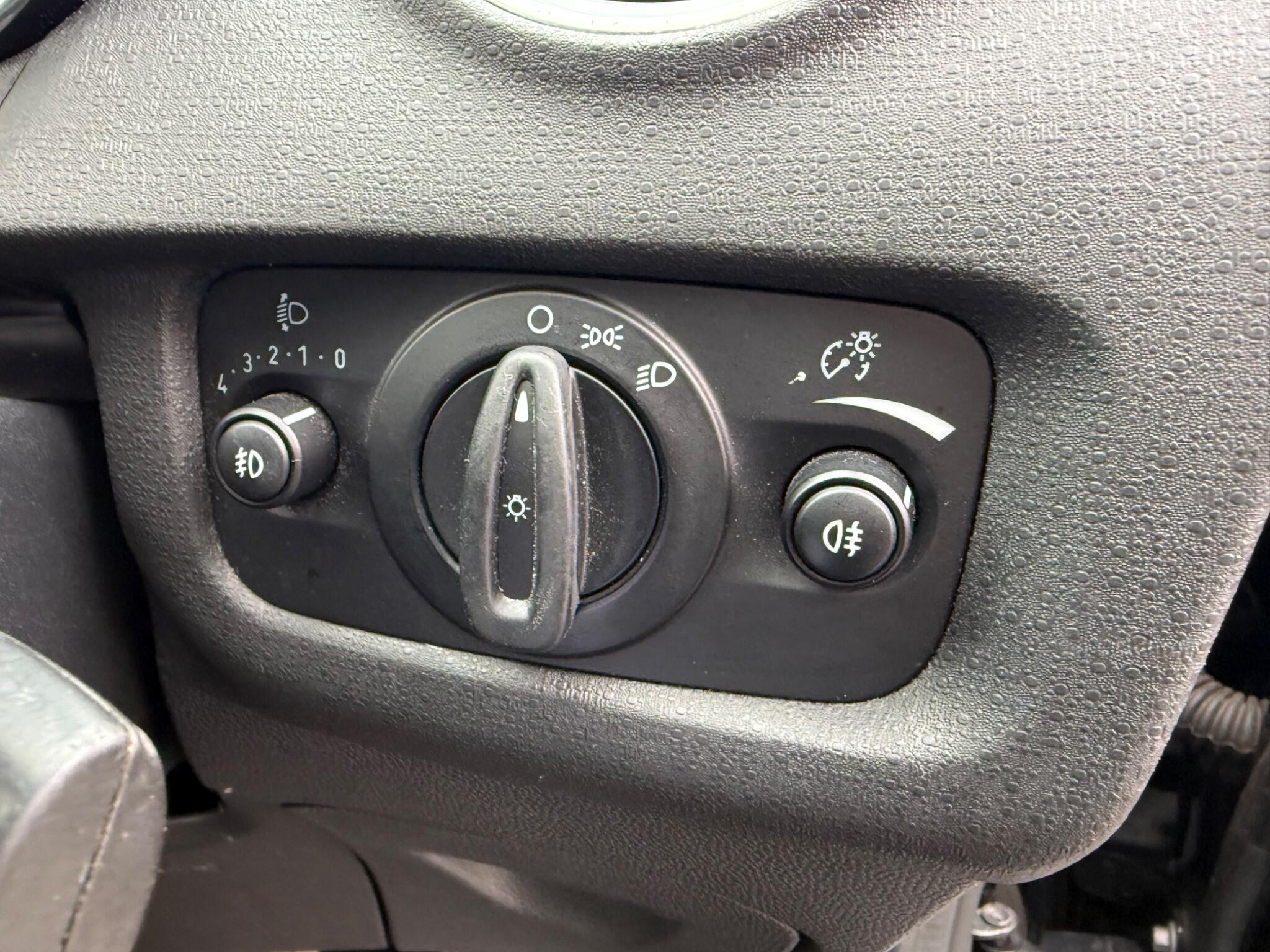 Ford Fiesta - Image 17