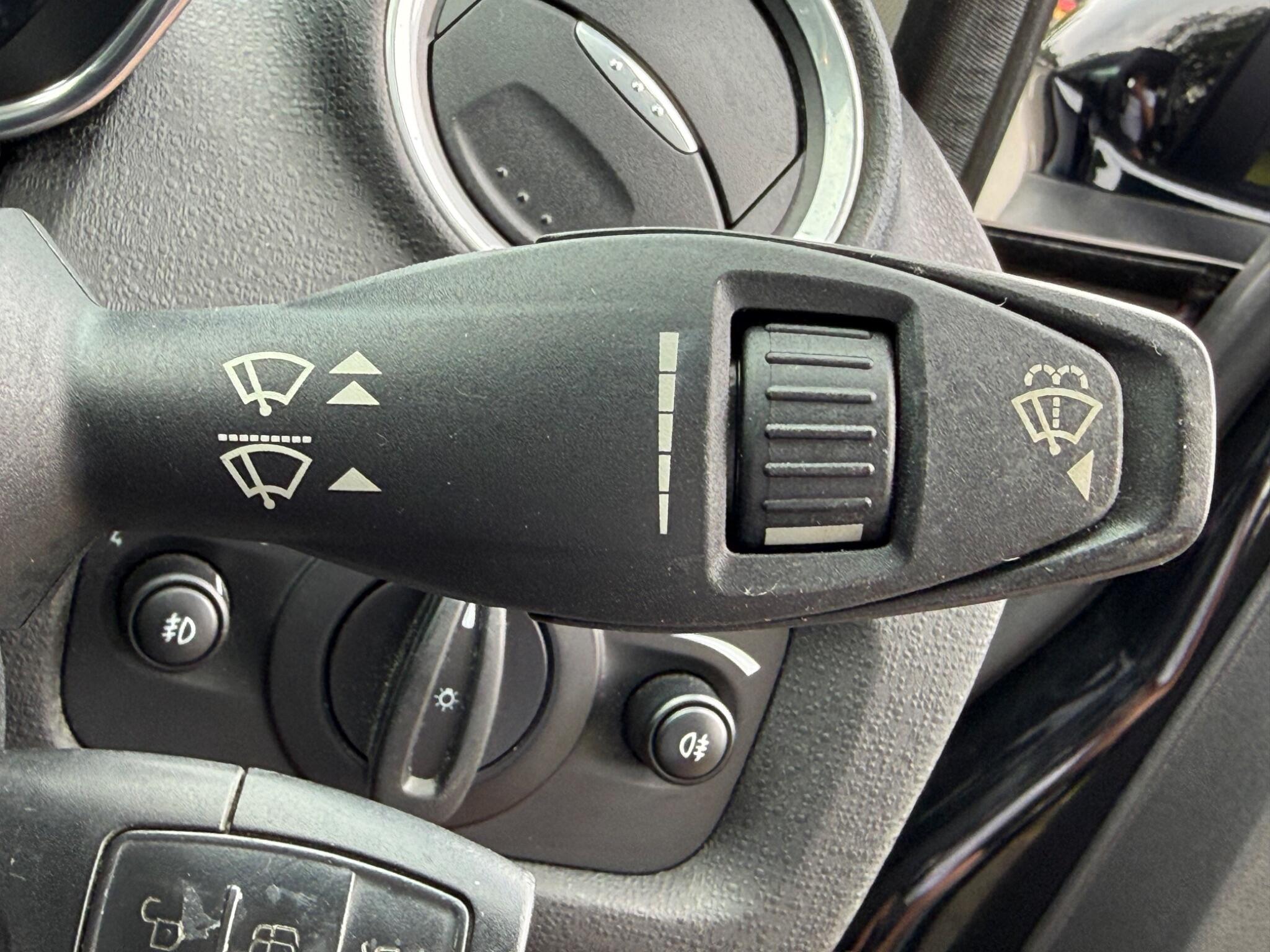 Ford Fiesta - Image 19