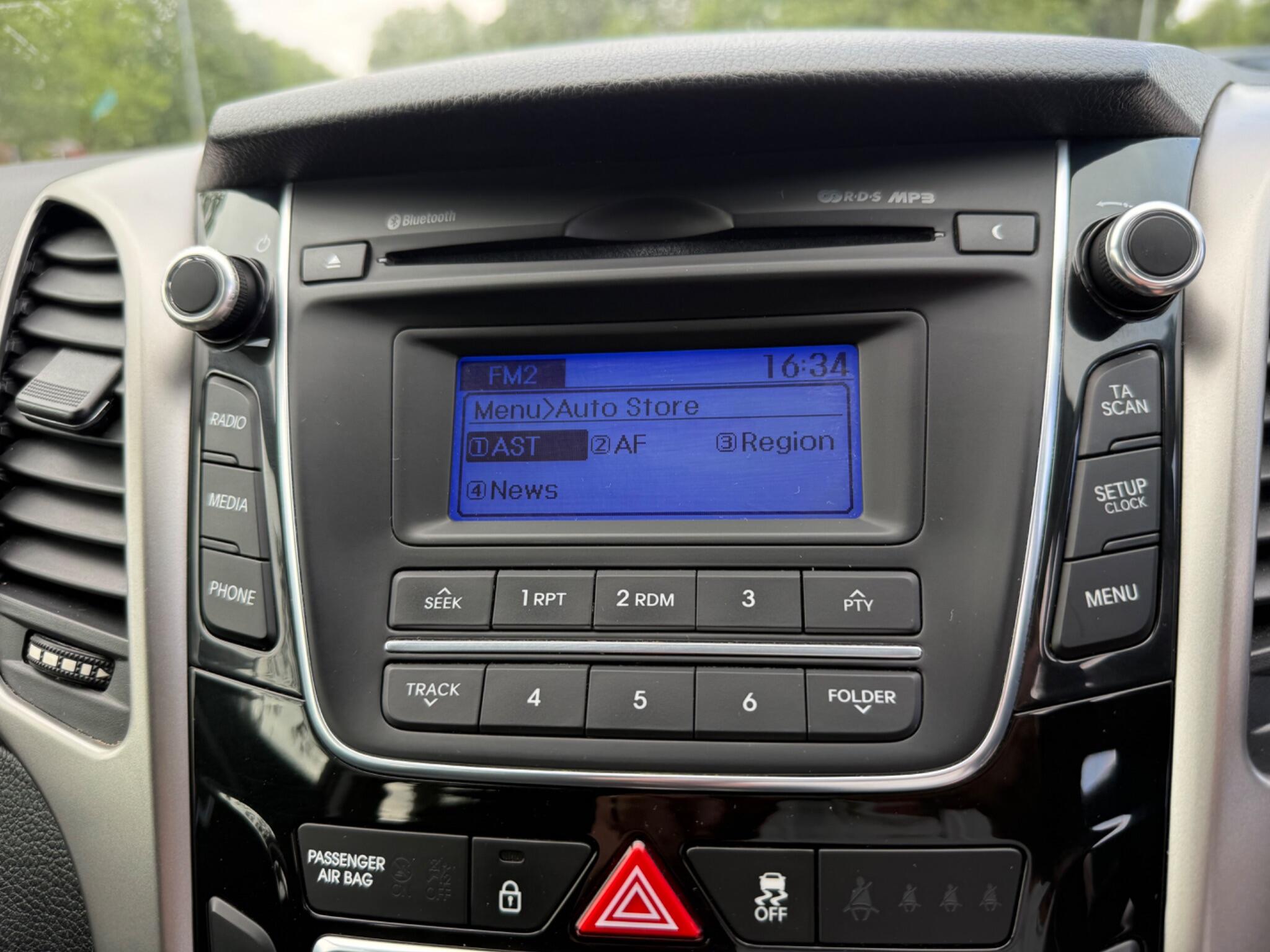 Hyundai i30 - Image 32