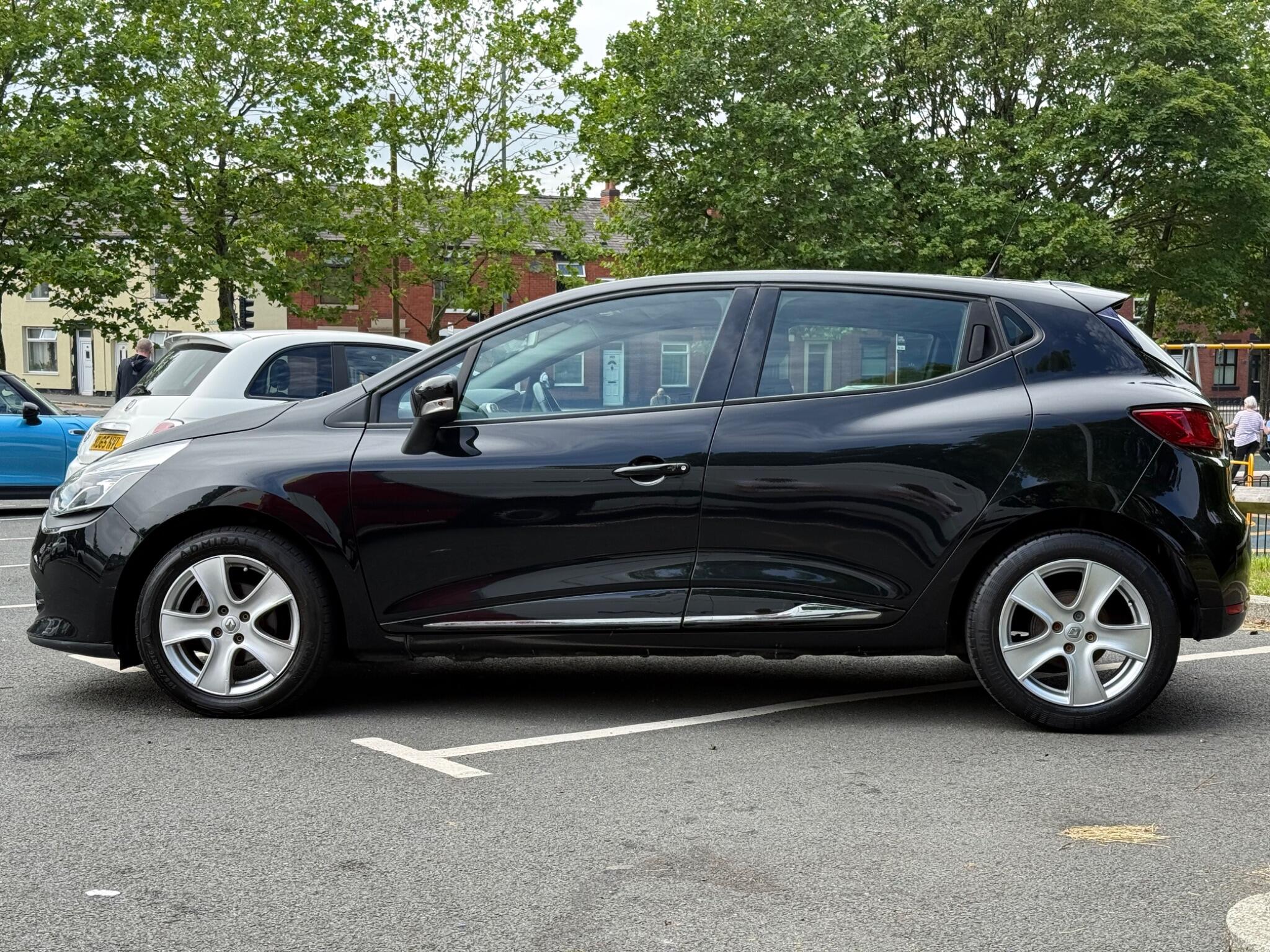 Renault Clio - Image 7
