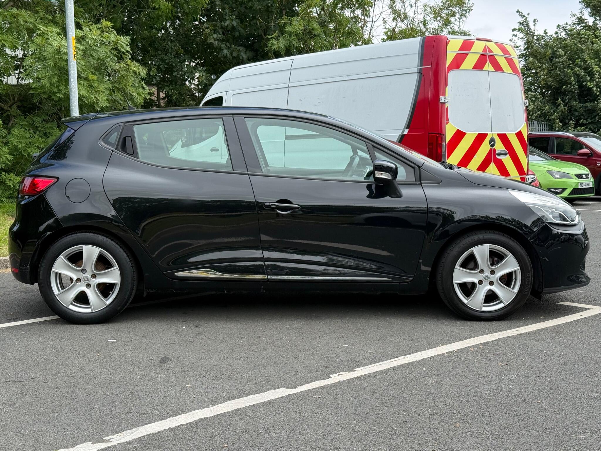 Renault Clio - Image 8