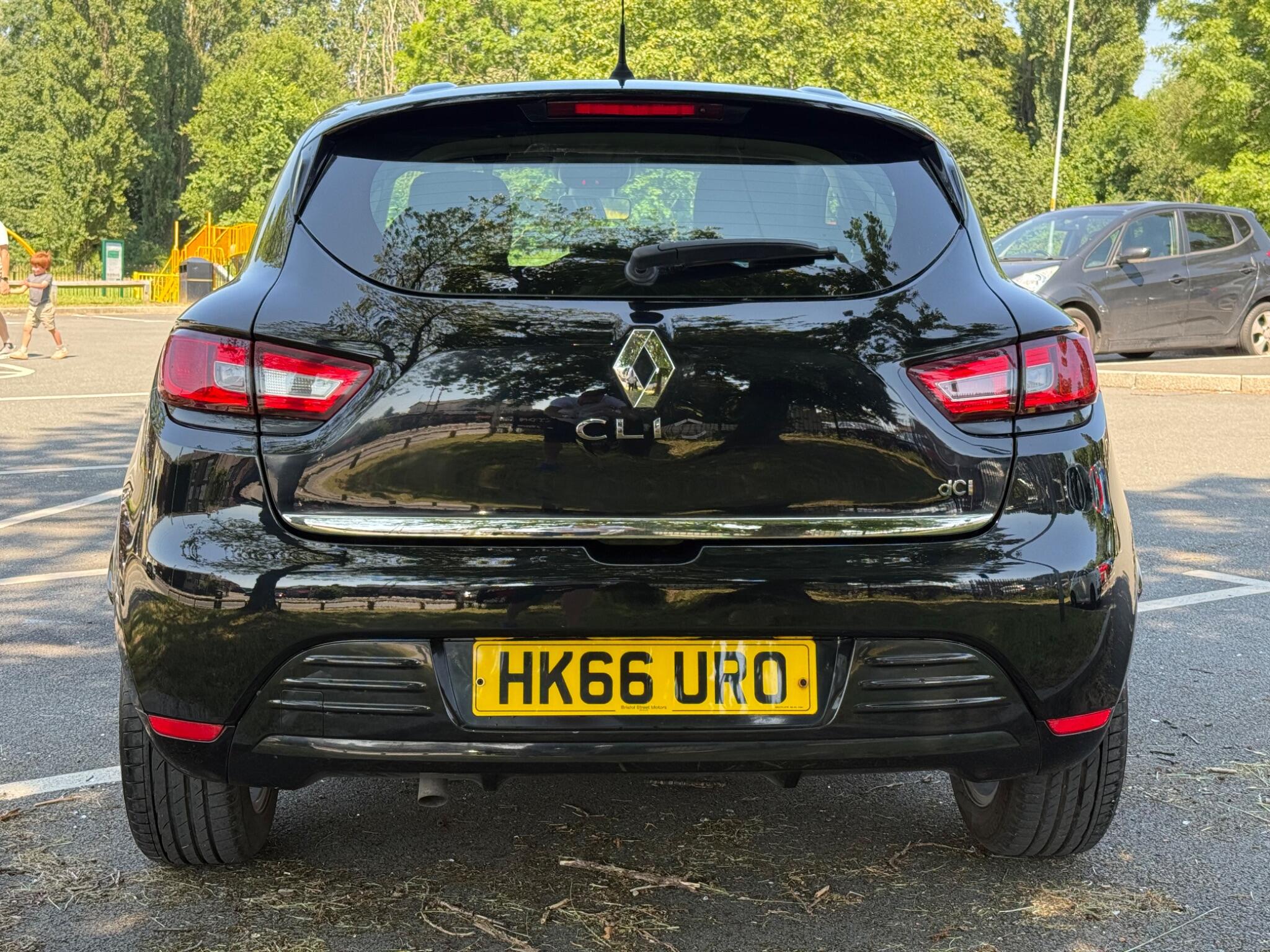 Renault Clio - Image 5