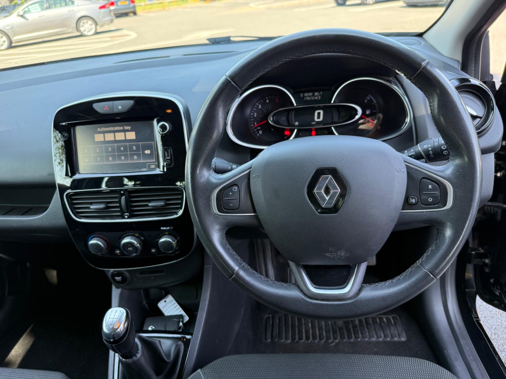 Renault Clio - Image 8