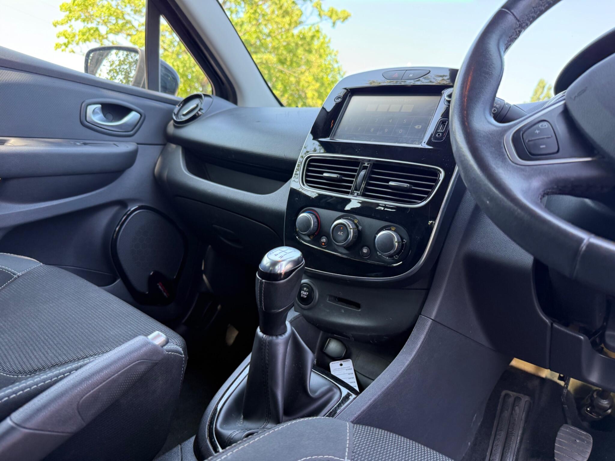 Renault Clio - Image 9
