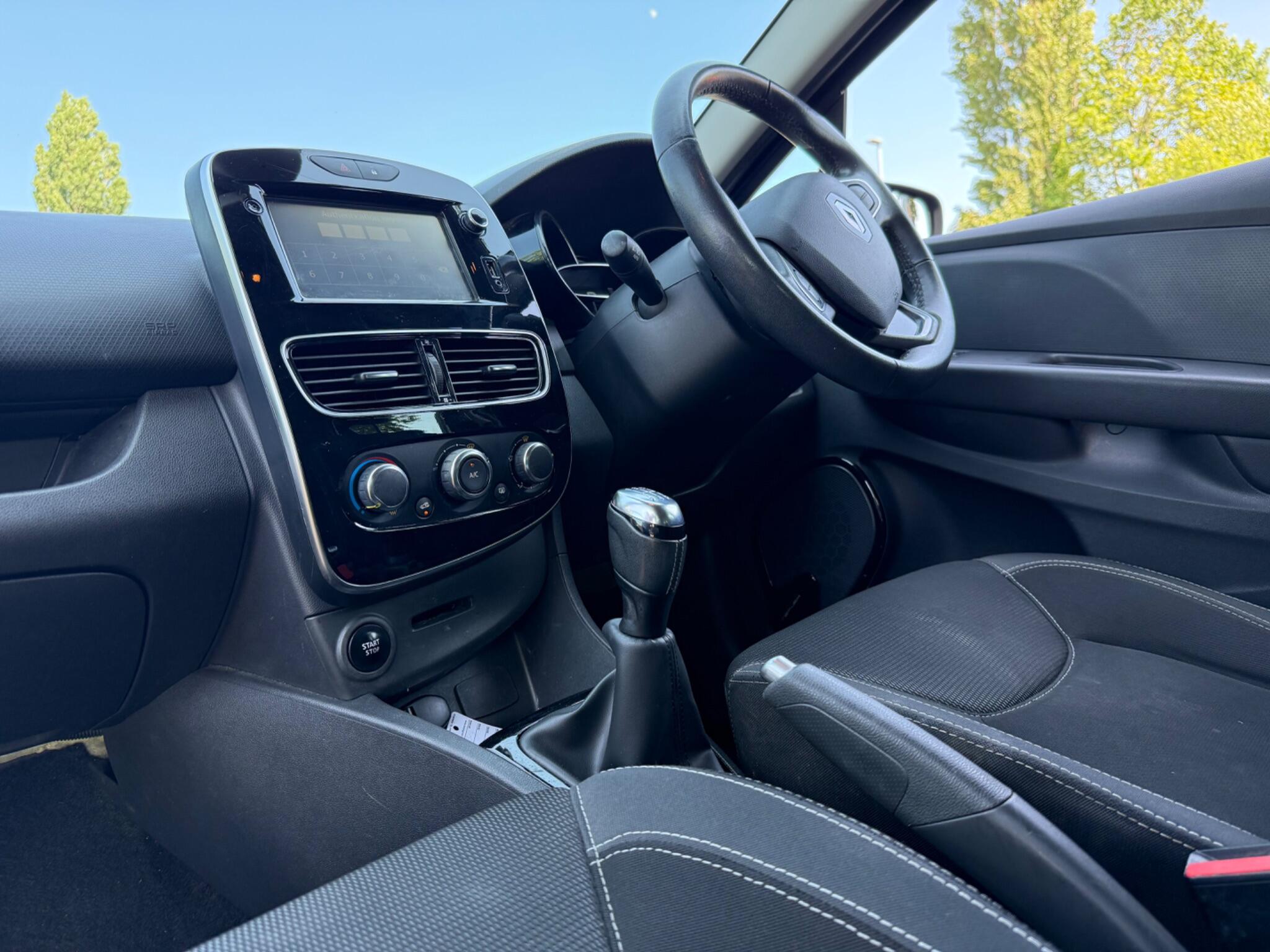 Renault Clio - Image 10