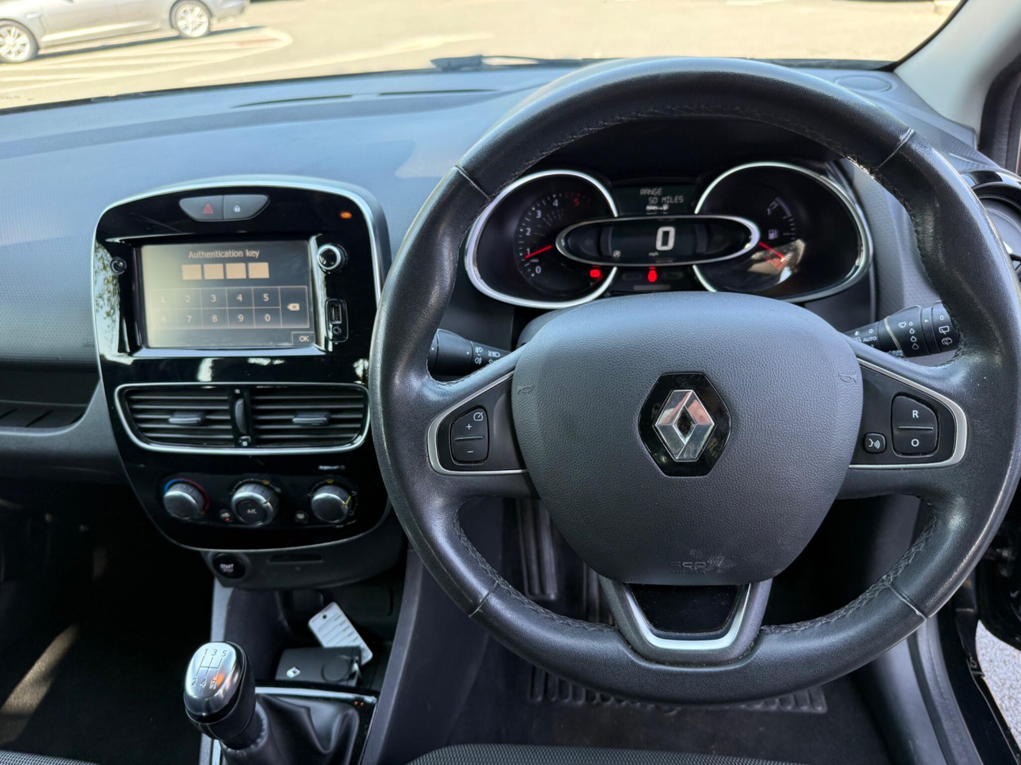 Renault Clio - Image 11