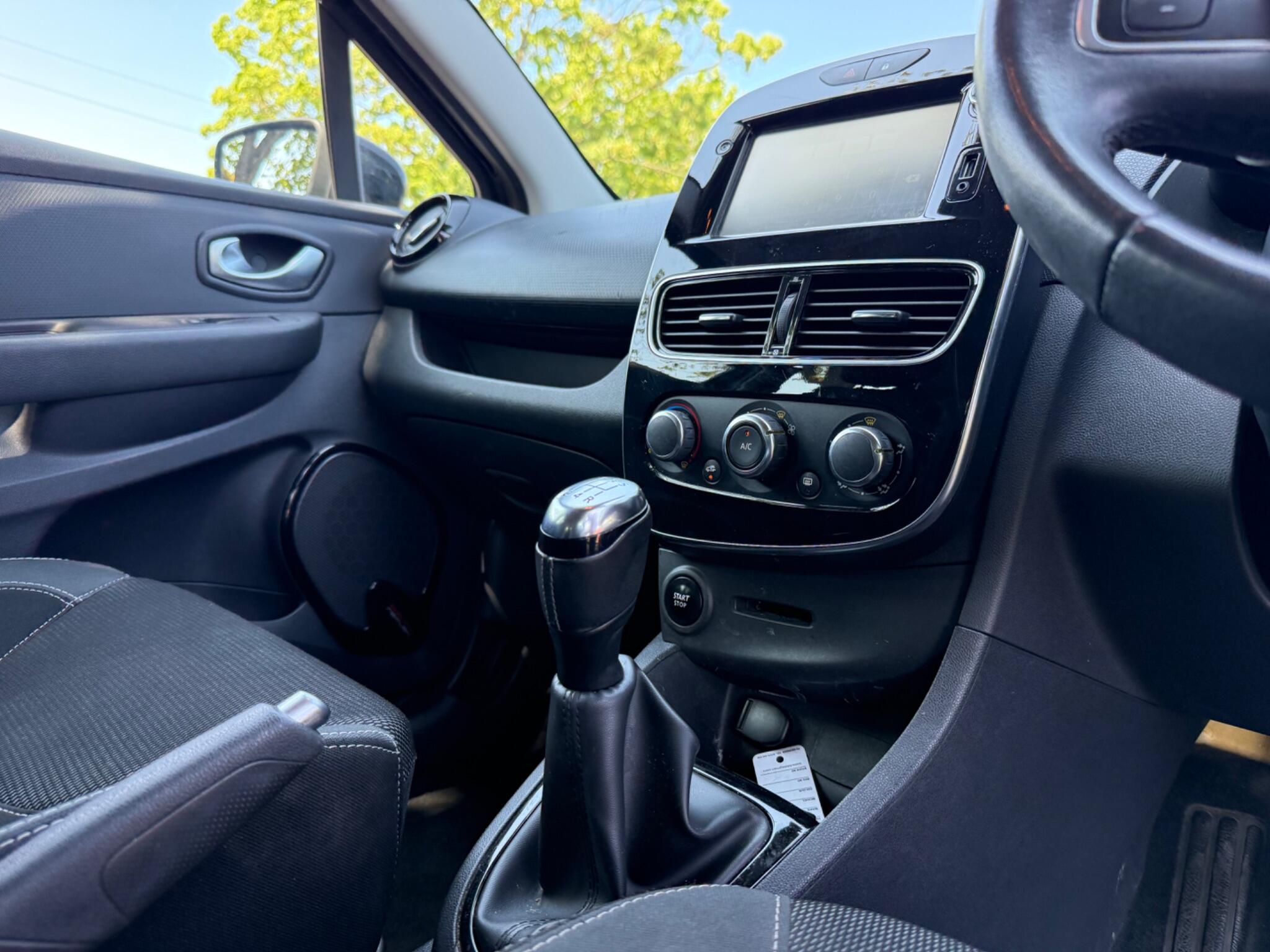 Renault Clio - Image 12