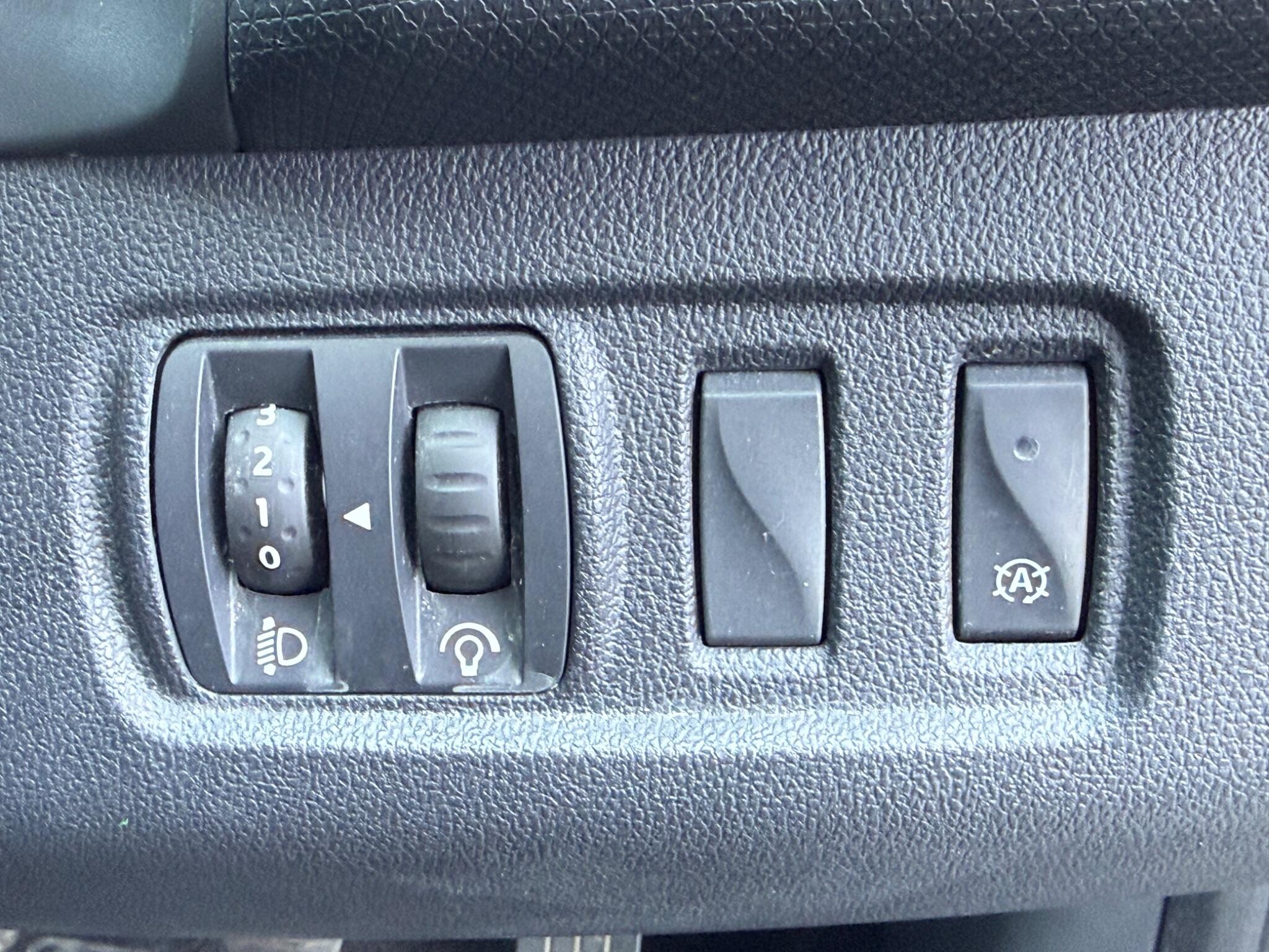 Renault Clio - Image 20