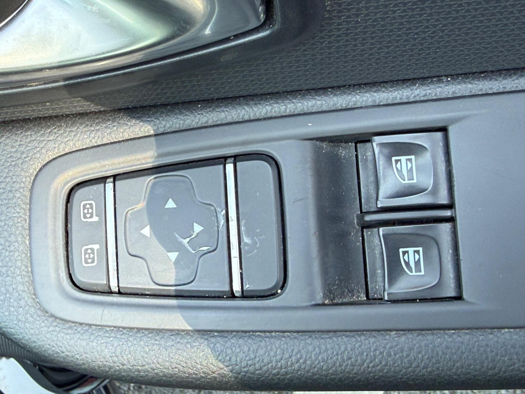 Renault Clio - Image 21