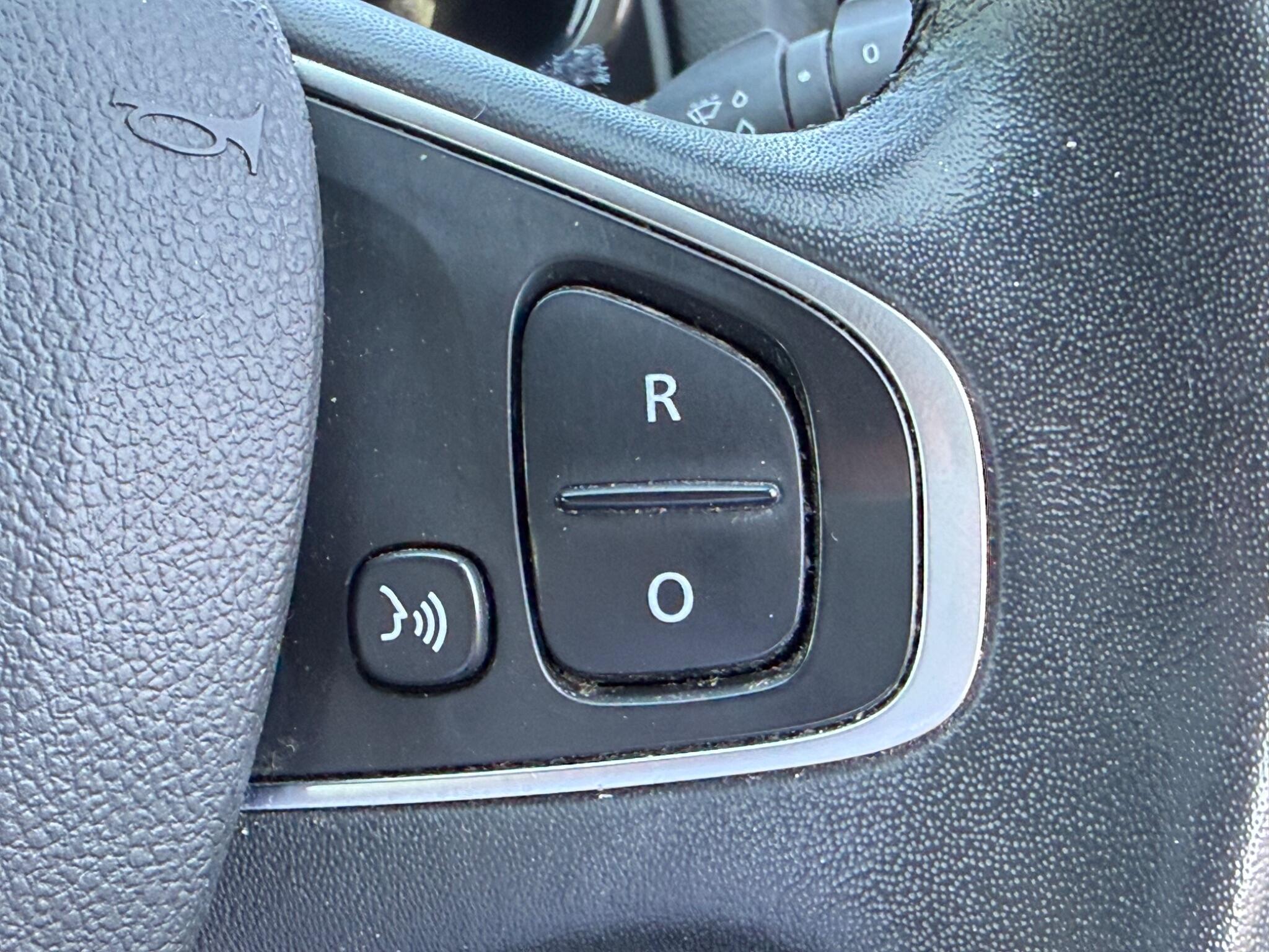 Renault Clio - Image 22