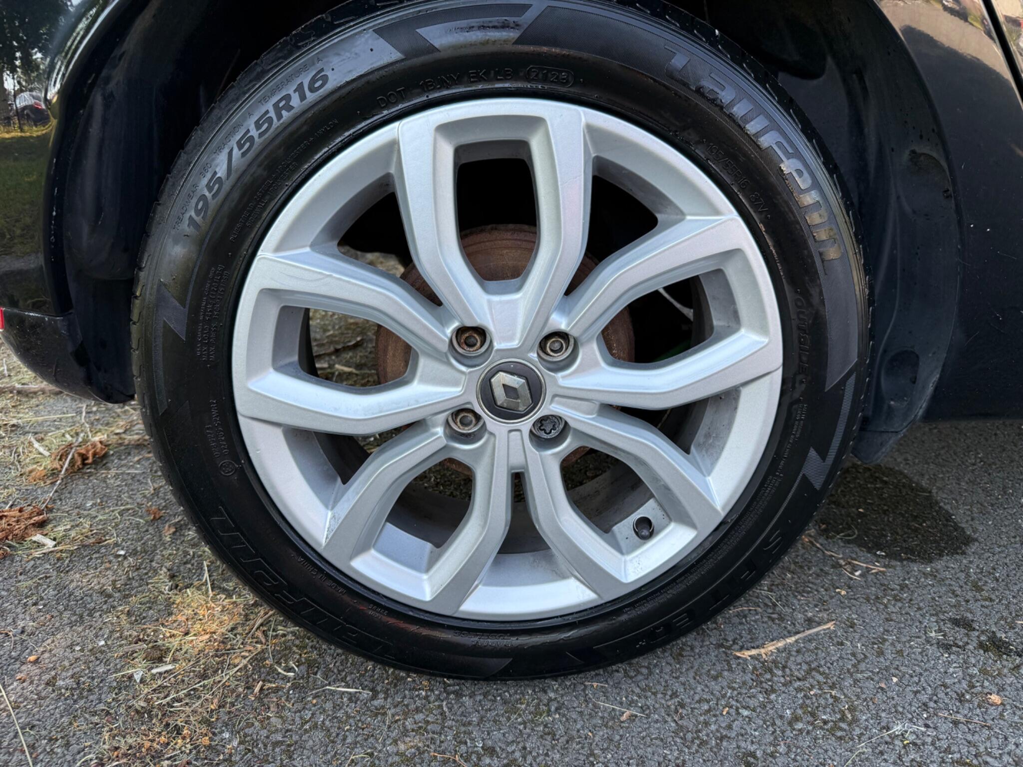 Renault Clio - Image 29