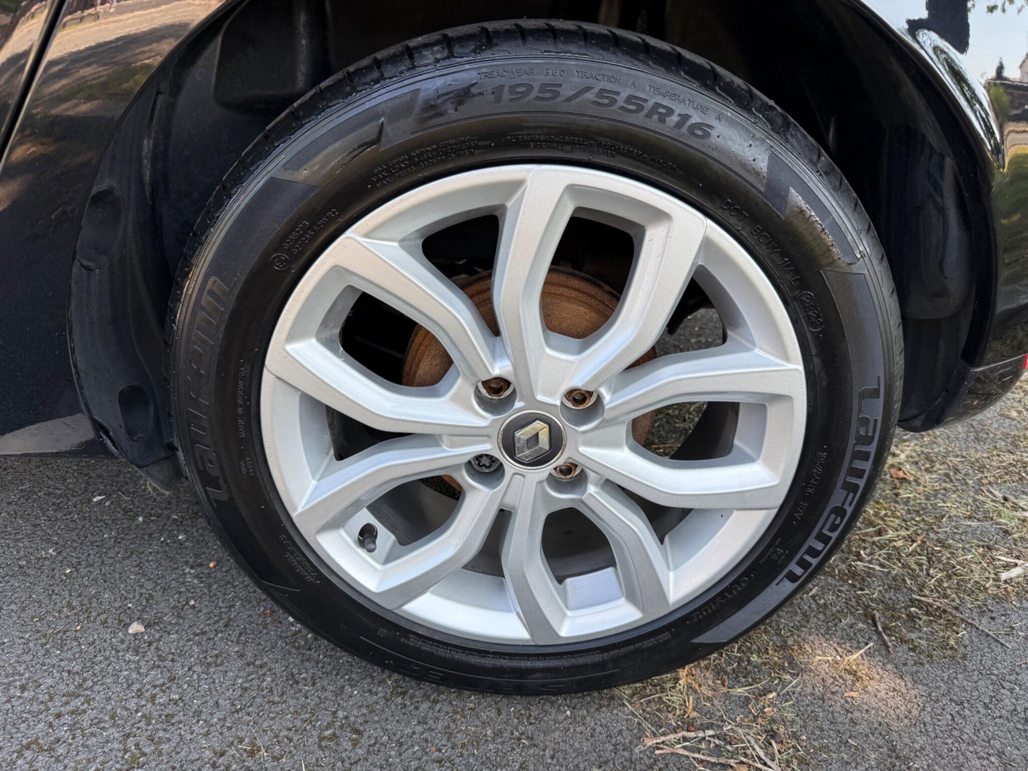 Renault Clio - Image 30