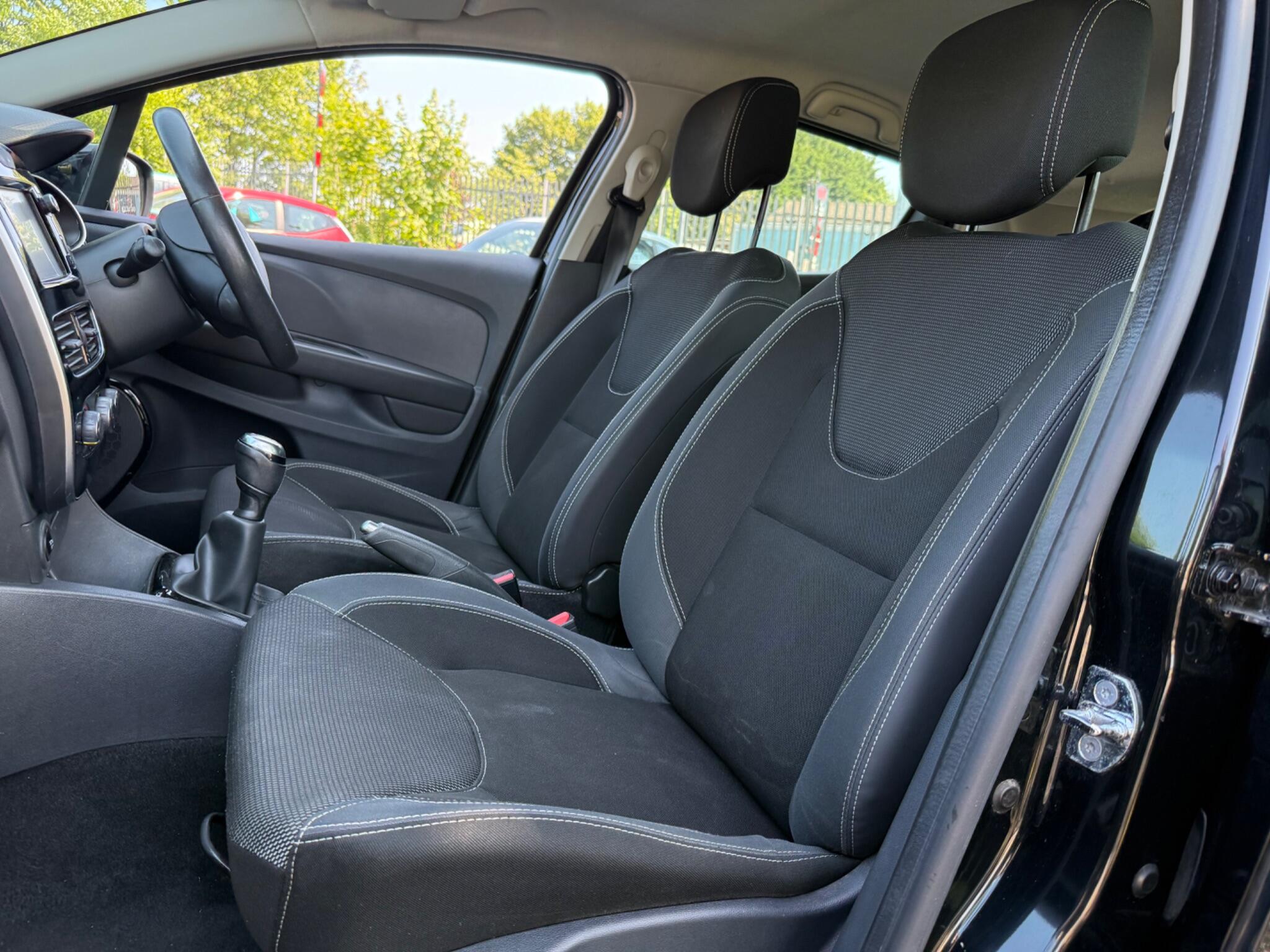 Renault Clio - Image 34