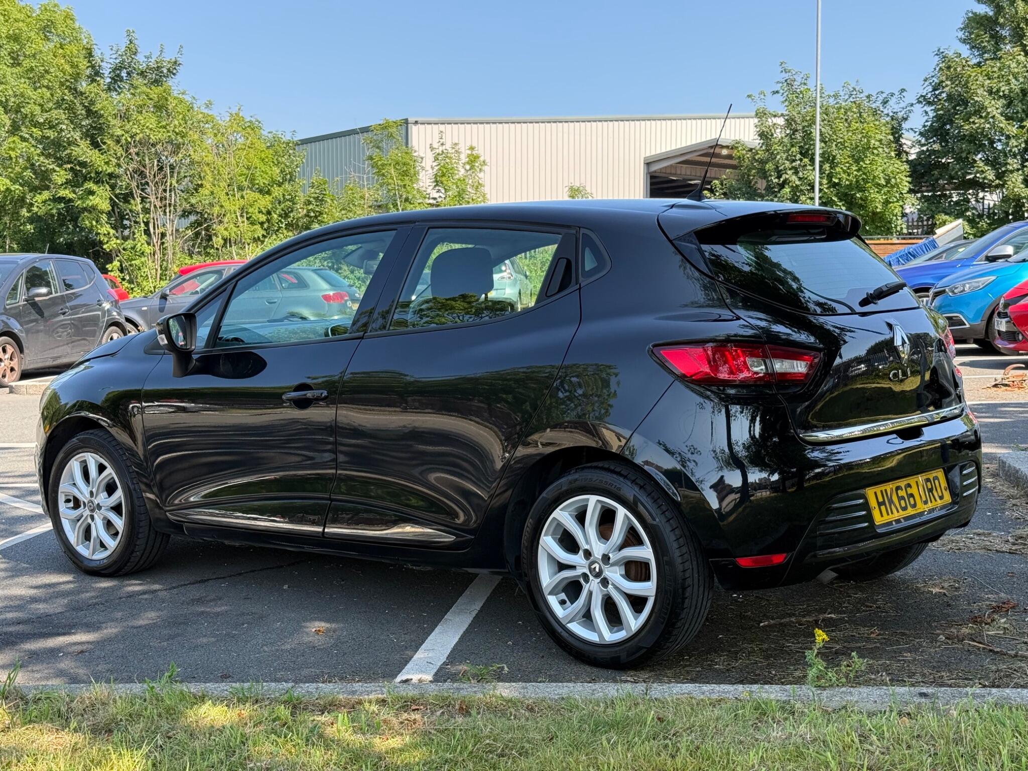 Renault Clio - Image 40