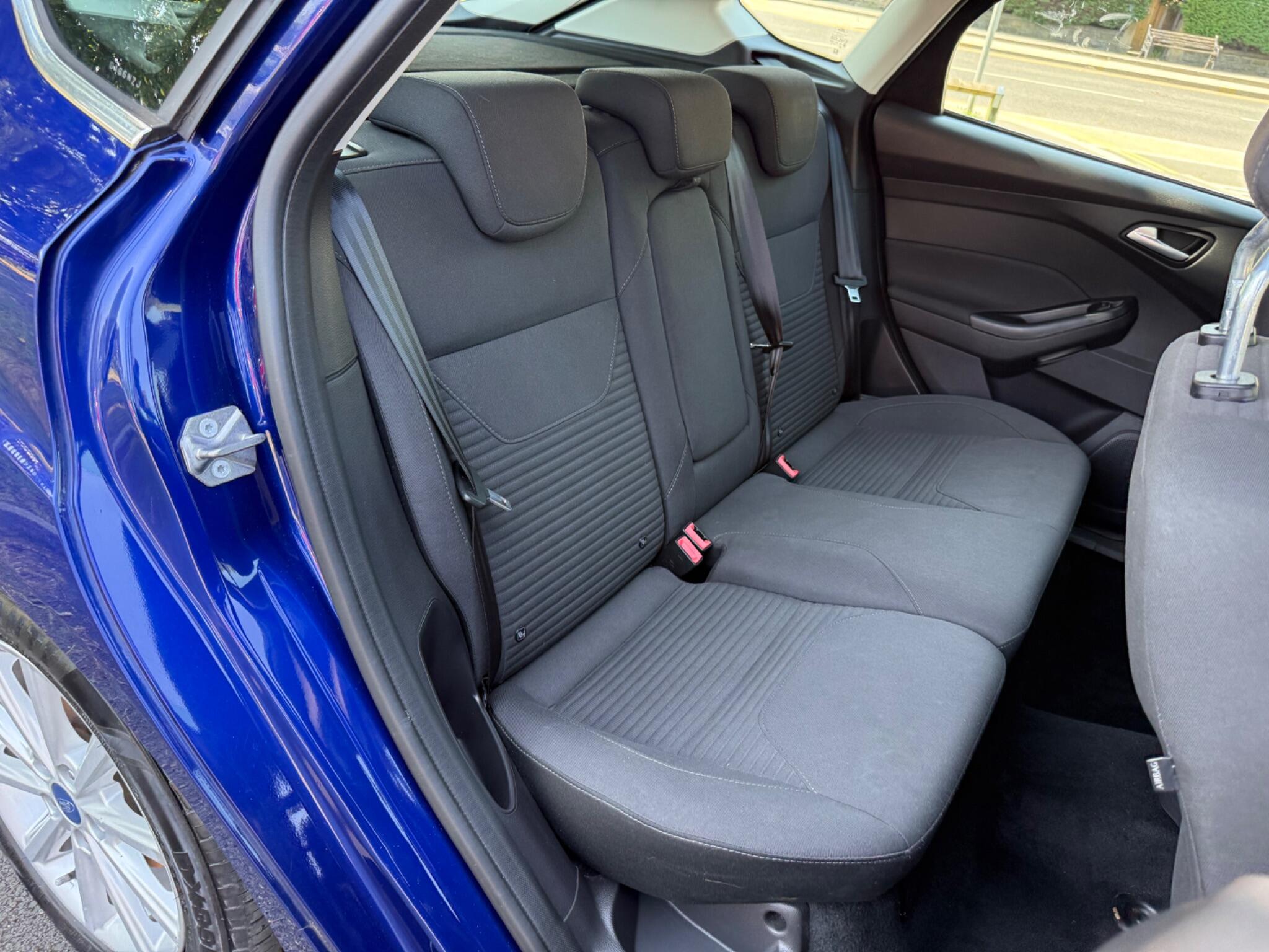 Ford Focus - Image 15