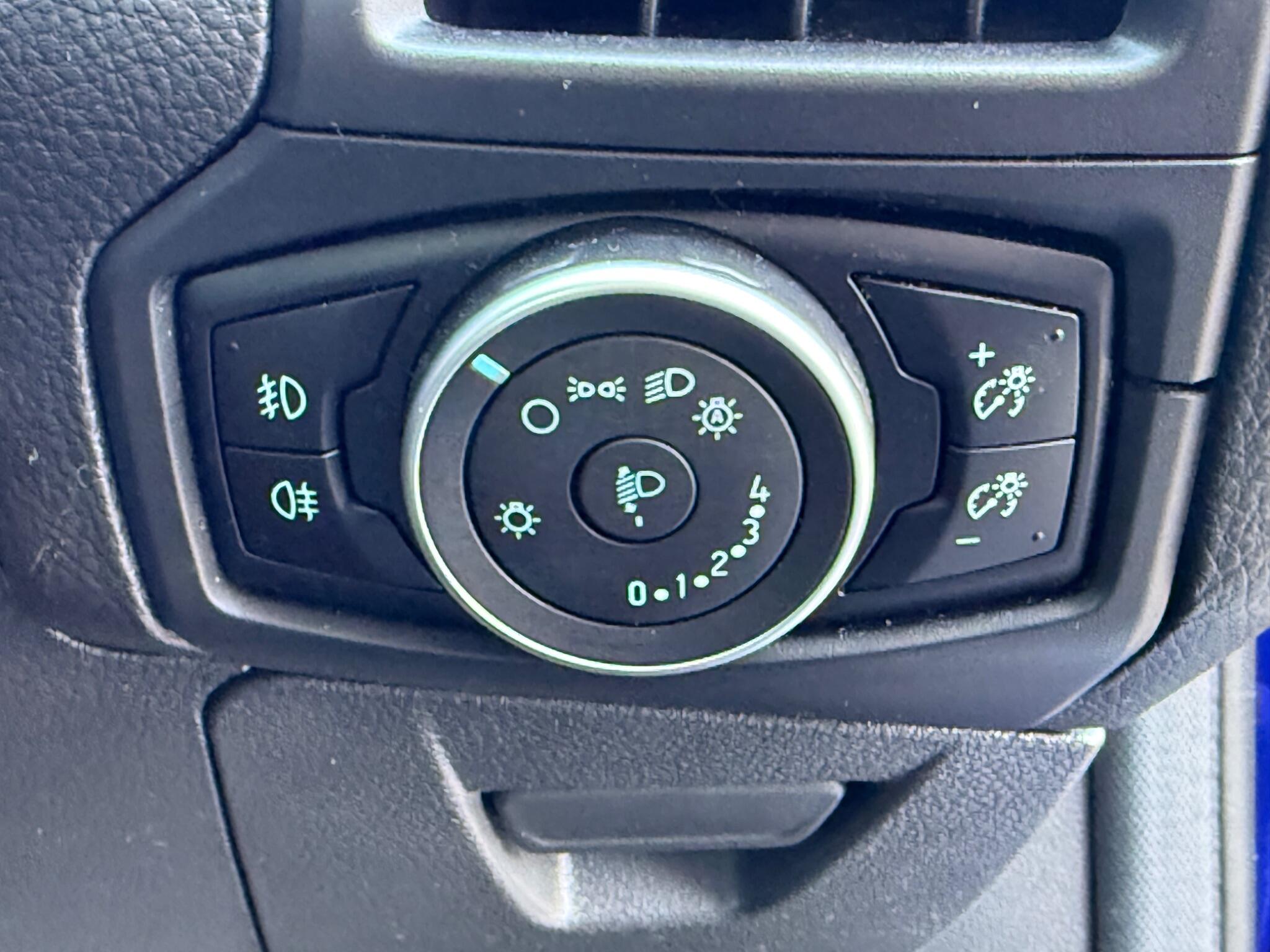 Ford Focus - Image 17