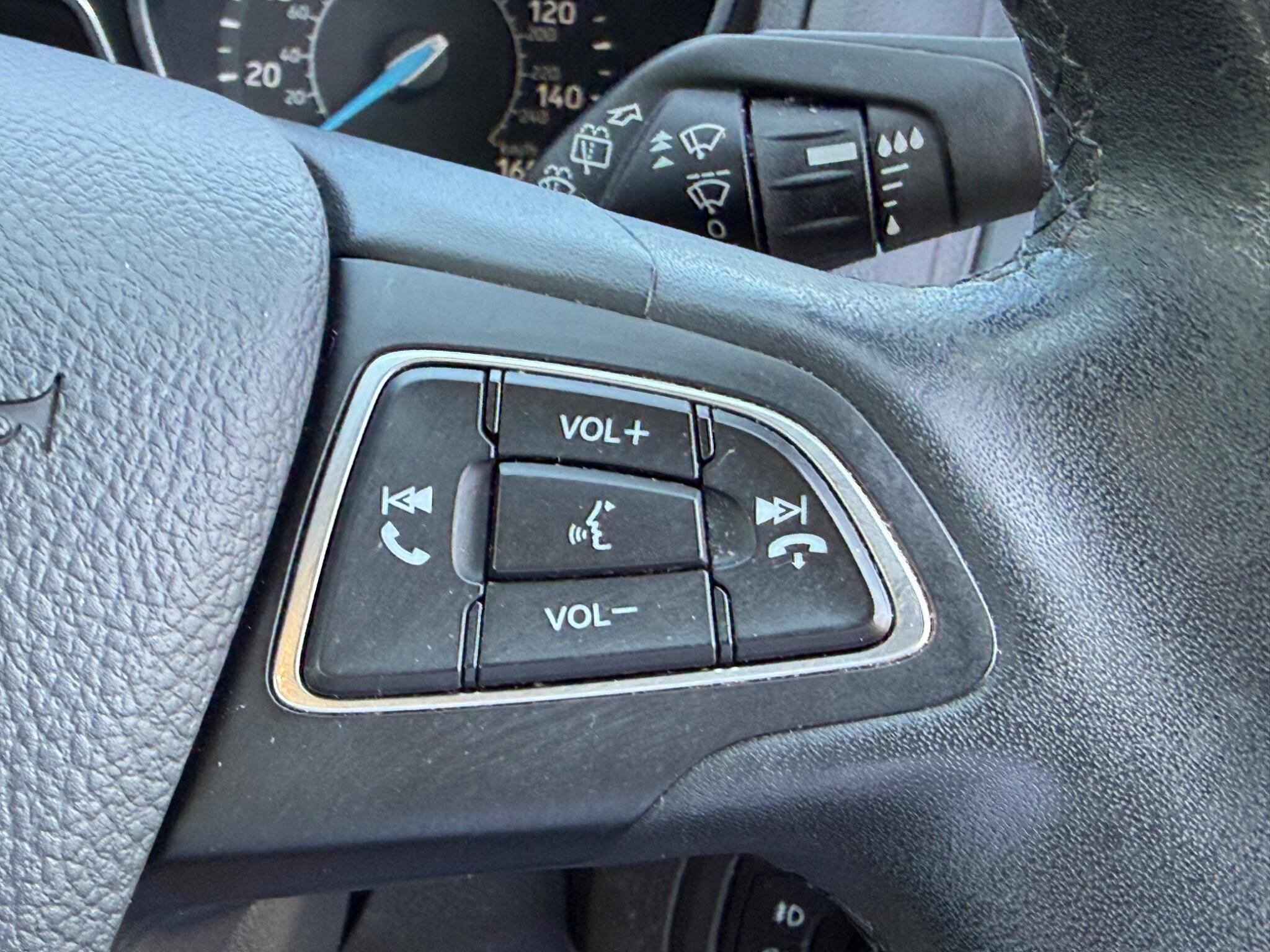 Ford Focus - Image 18