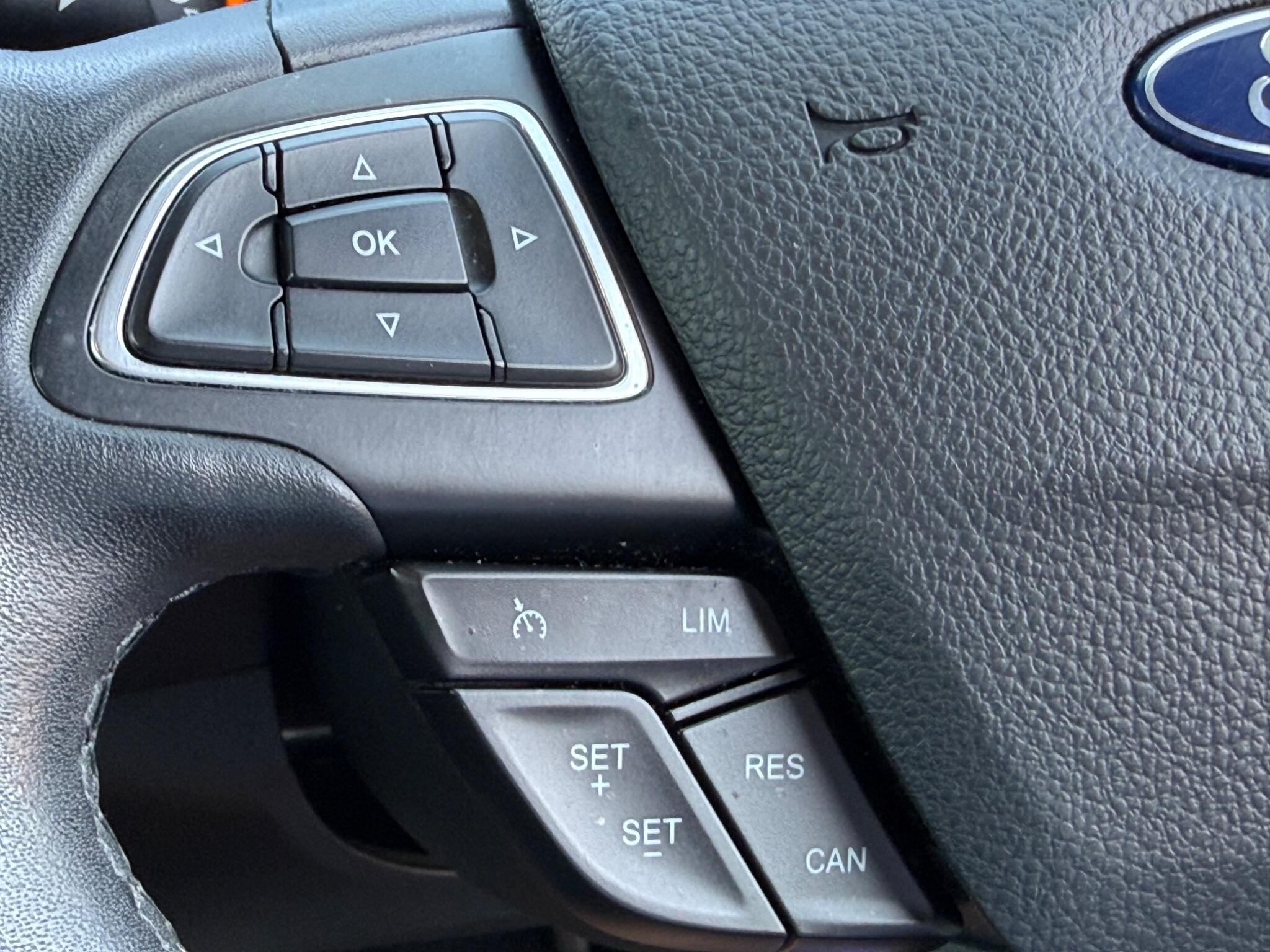 Ford Focus - Image 19