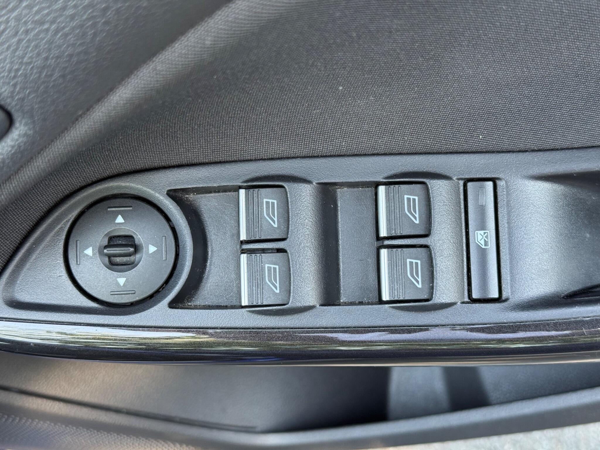 Ford Focus - Image 24