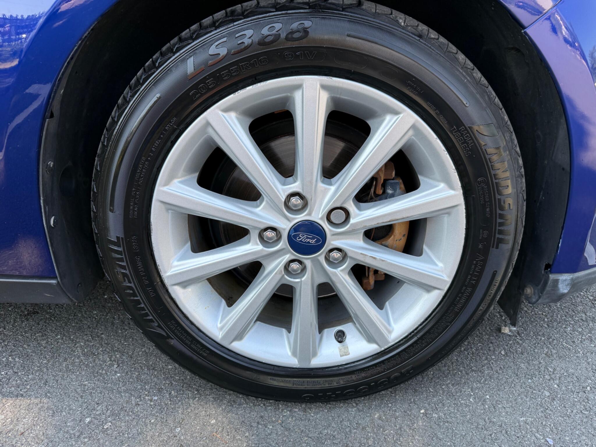 Ford Focus - Image 25