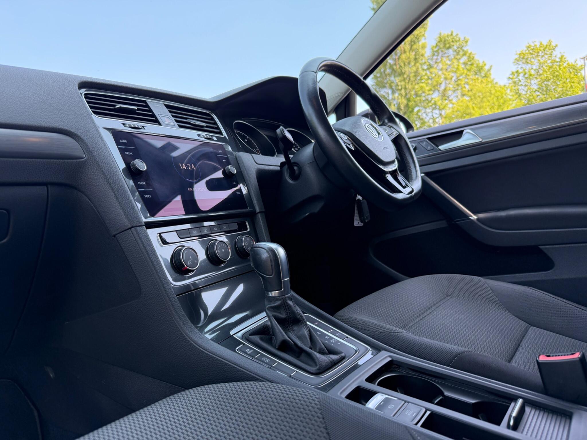 Volkswagen Golf - Image 10