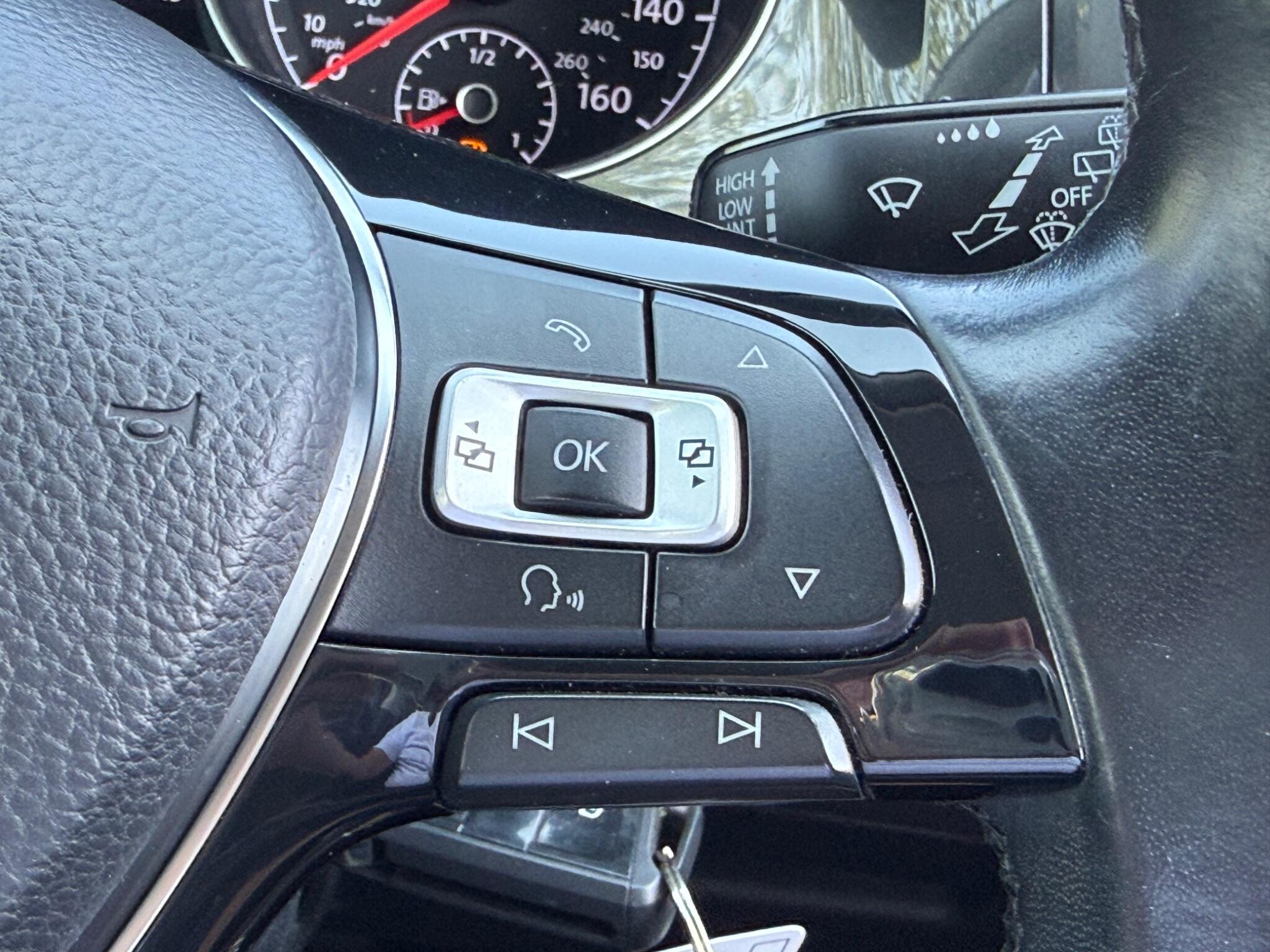 Volkswagen Golf - Image 22