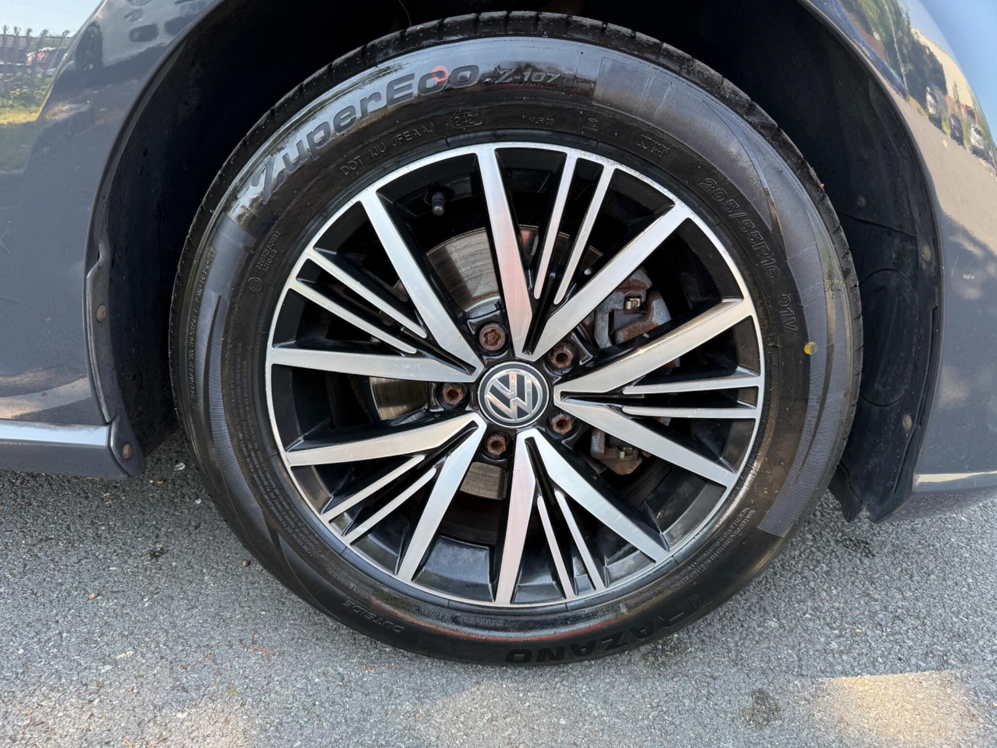 Volkswagen Golf - Image 23
