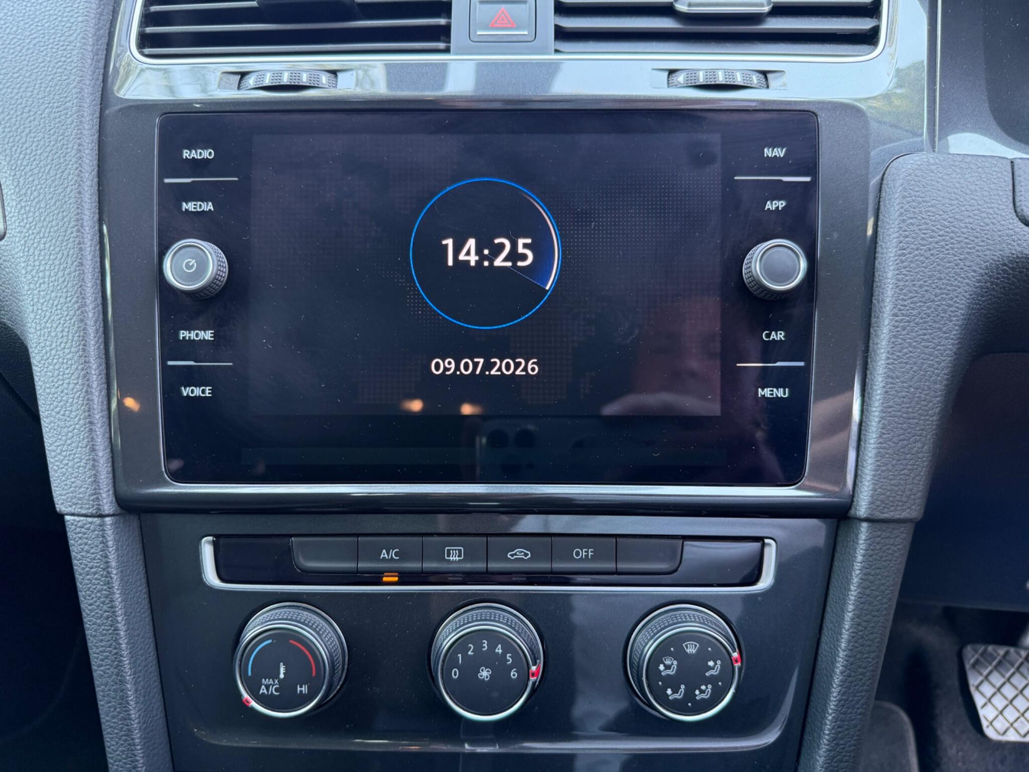 Volkswagen Golf - Image 28