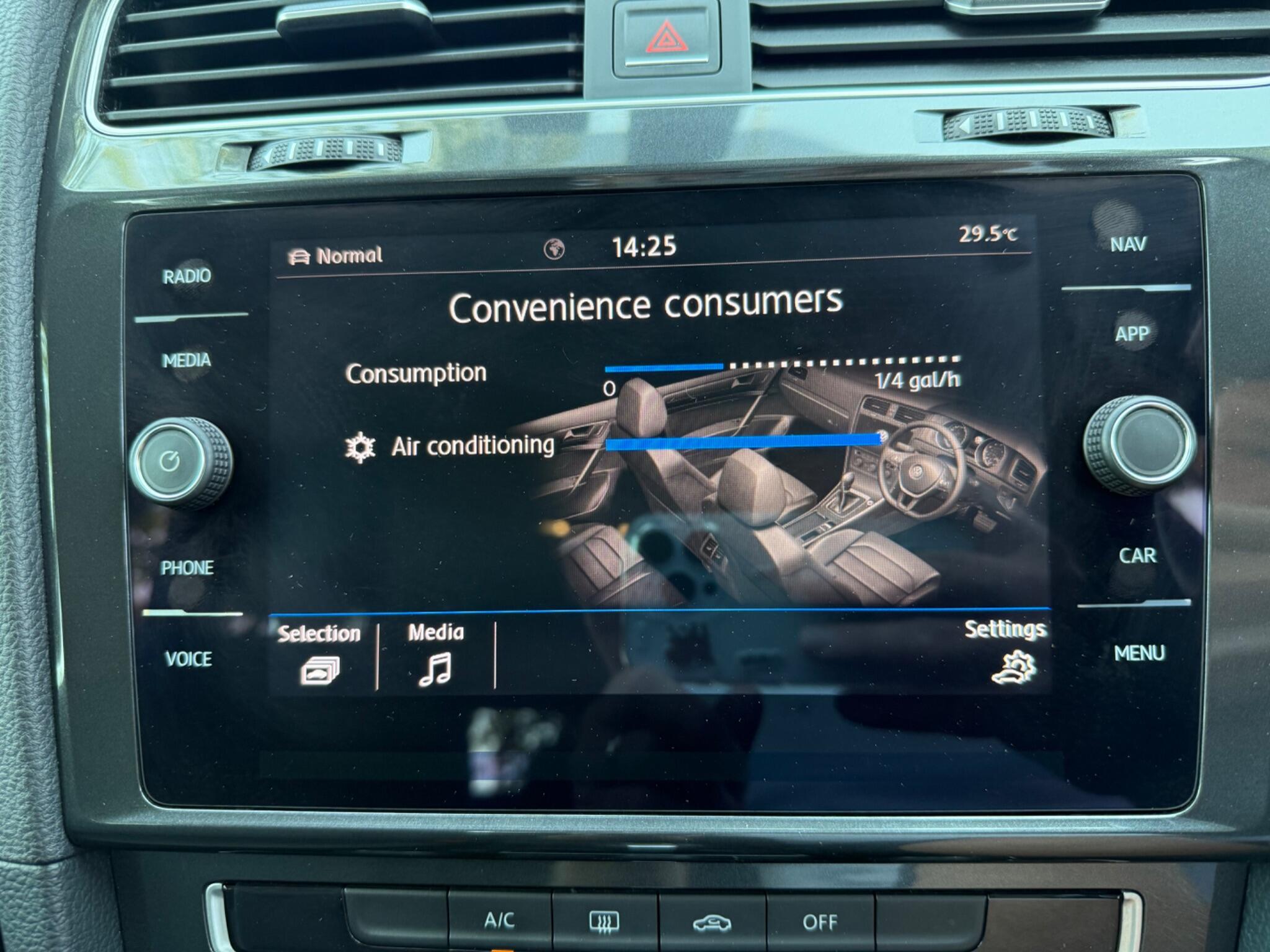 Volkswagen Golf - Image 32