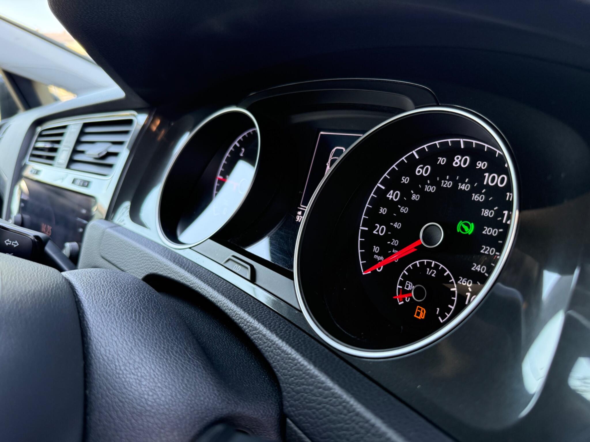 Volkswagen Golf - Image 38