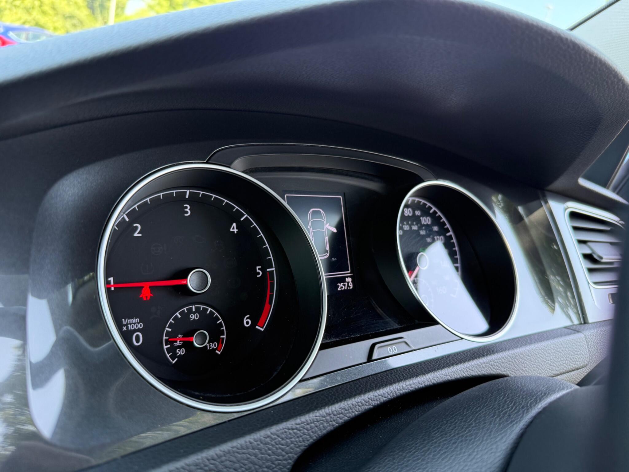 Volkswagen Golf - Image 40