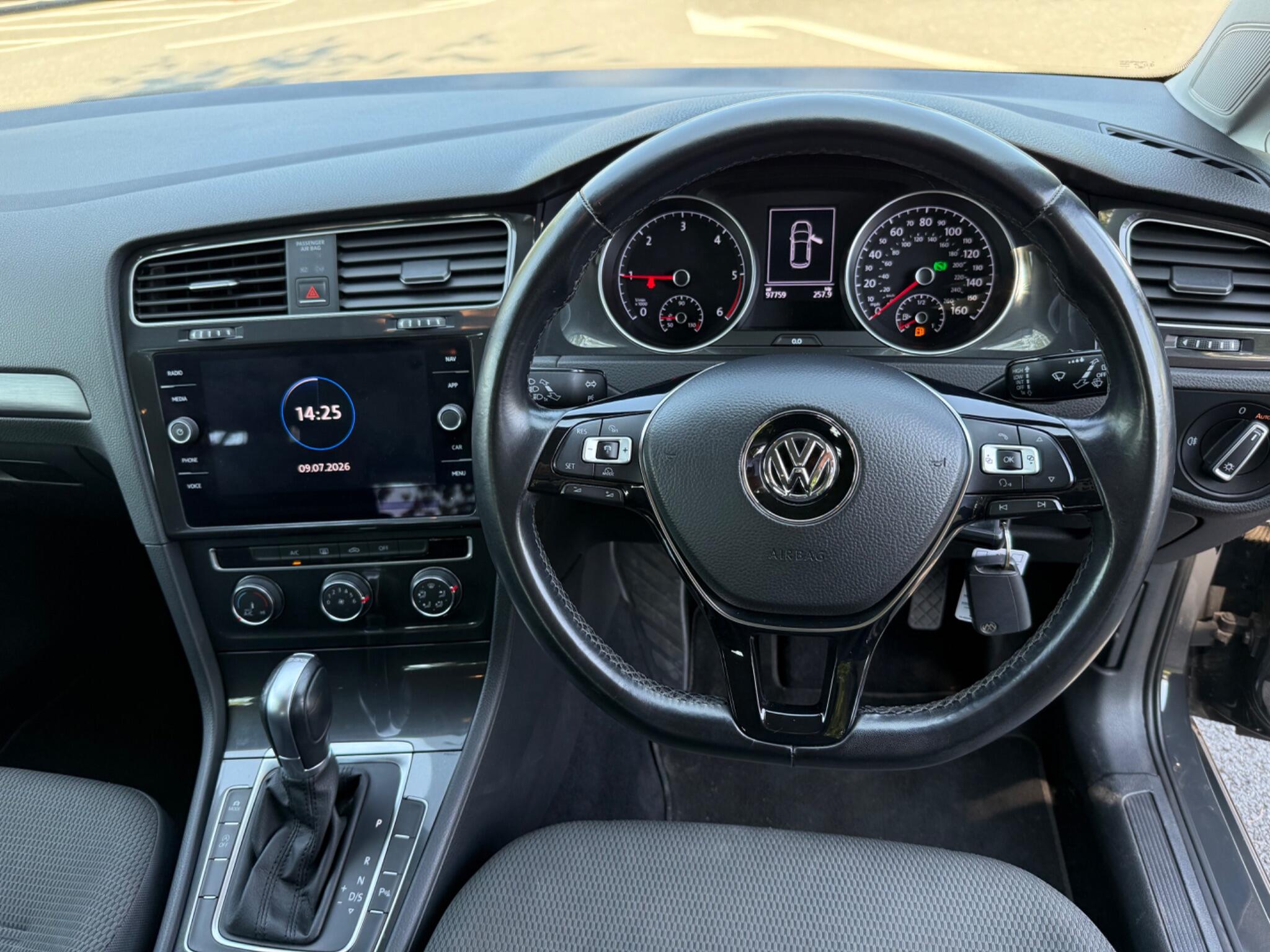Volkswagen Golf - Image 41